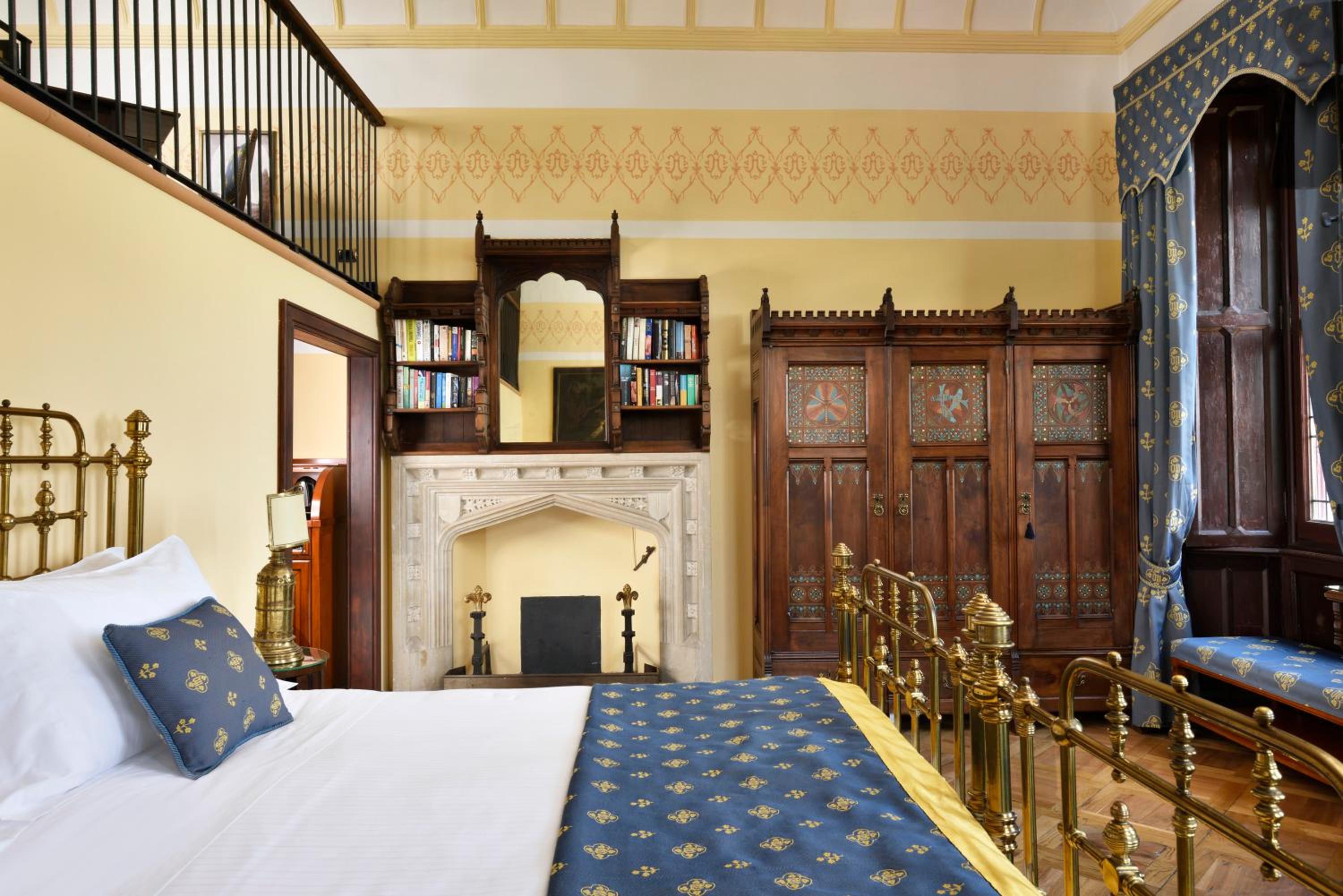 Suite with Lake View - Castle - Photo 3
