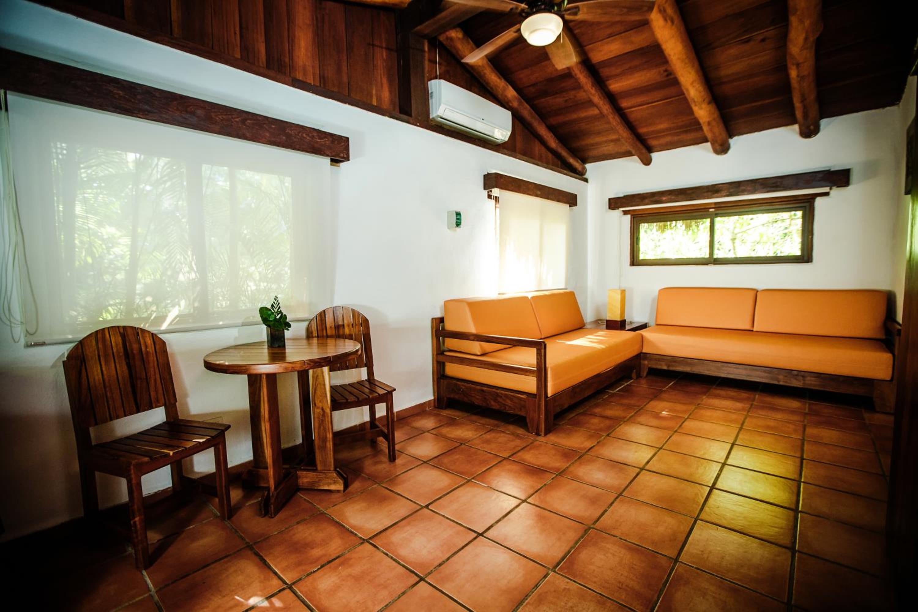 Cottage with Garden View - Photo 4