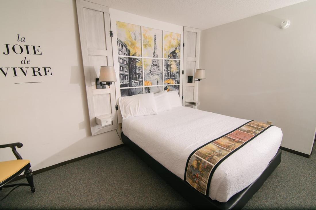 Queen Room photo 1