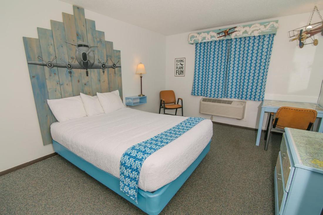 Queen Room photo 2