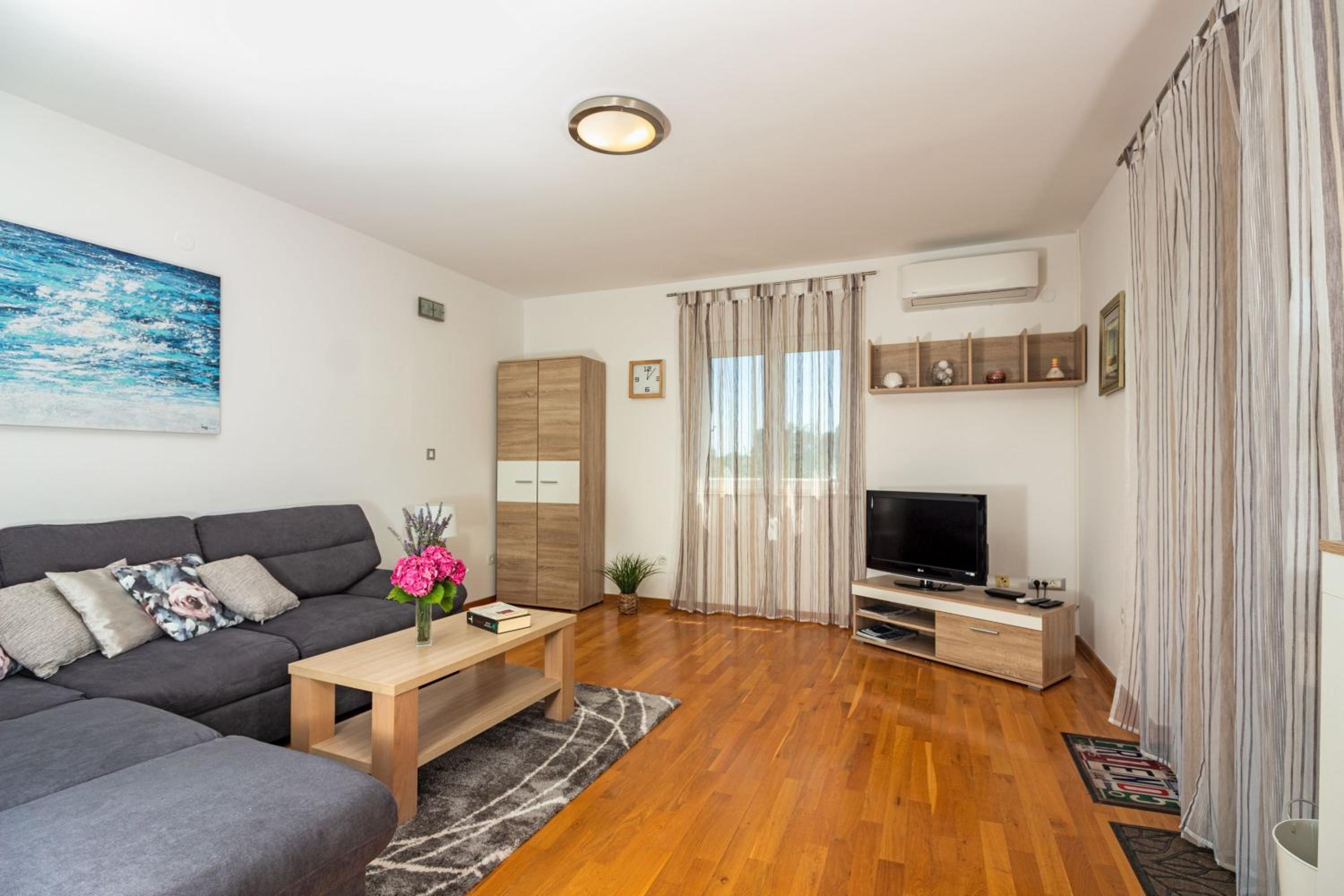 Apartment with Garden View