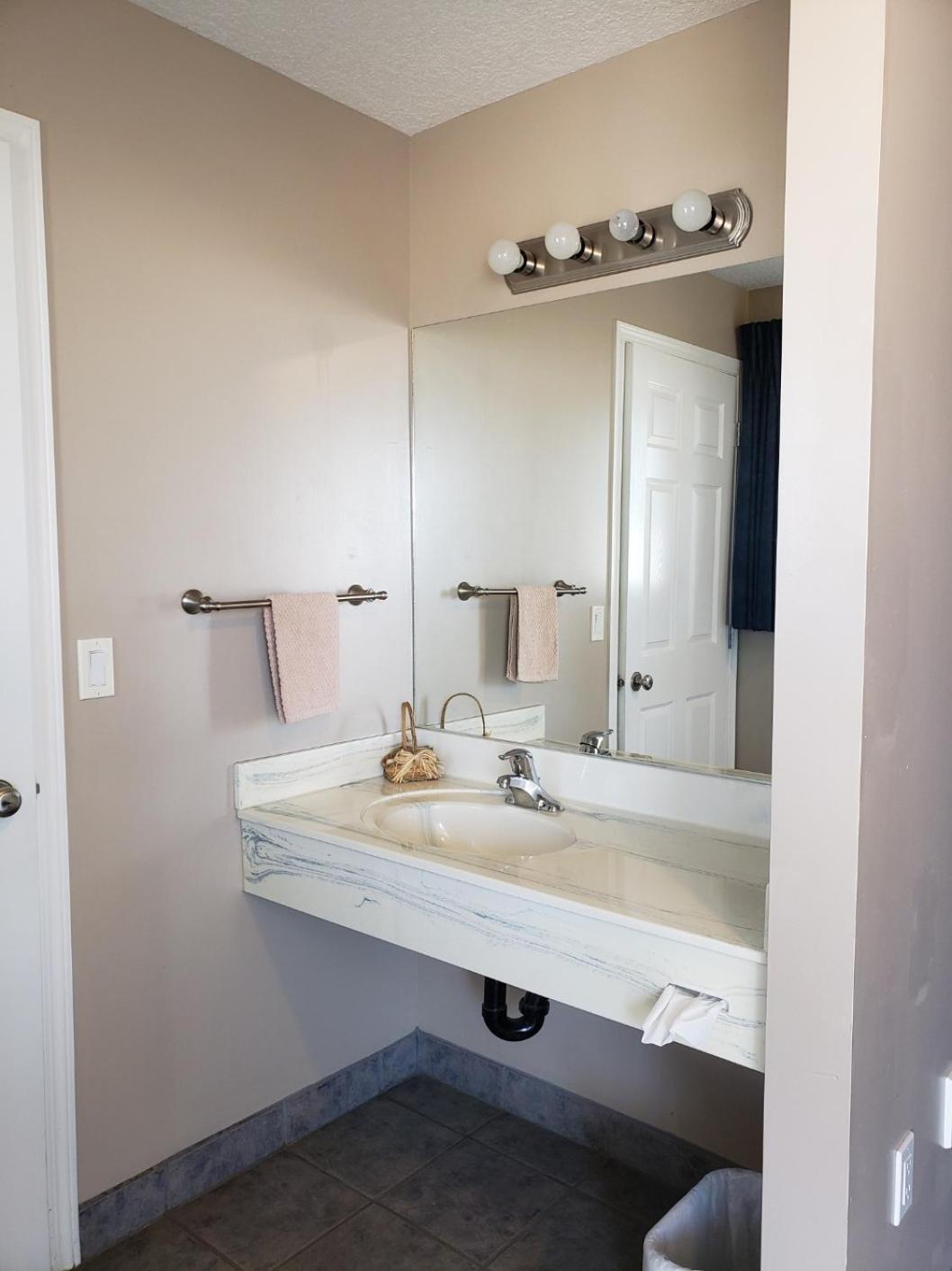 Deluxe Queen Room with Two Queen Beds photo 1