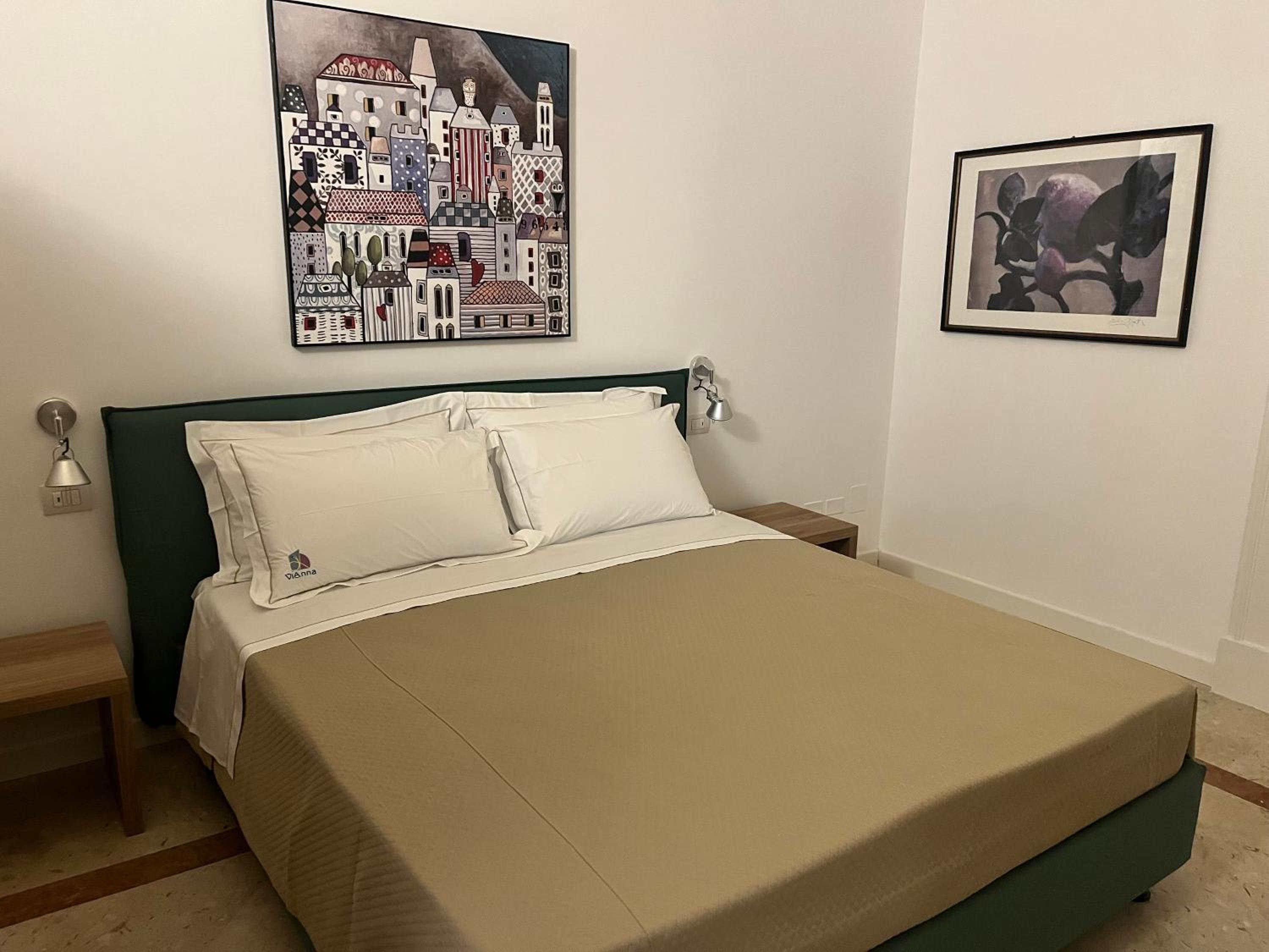Deluxe King Room - Photo 1