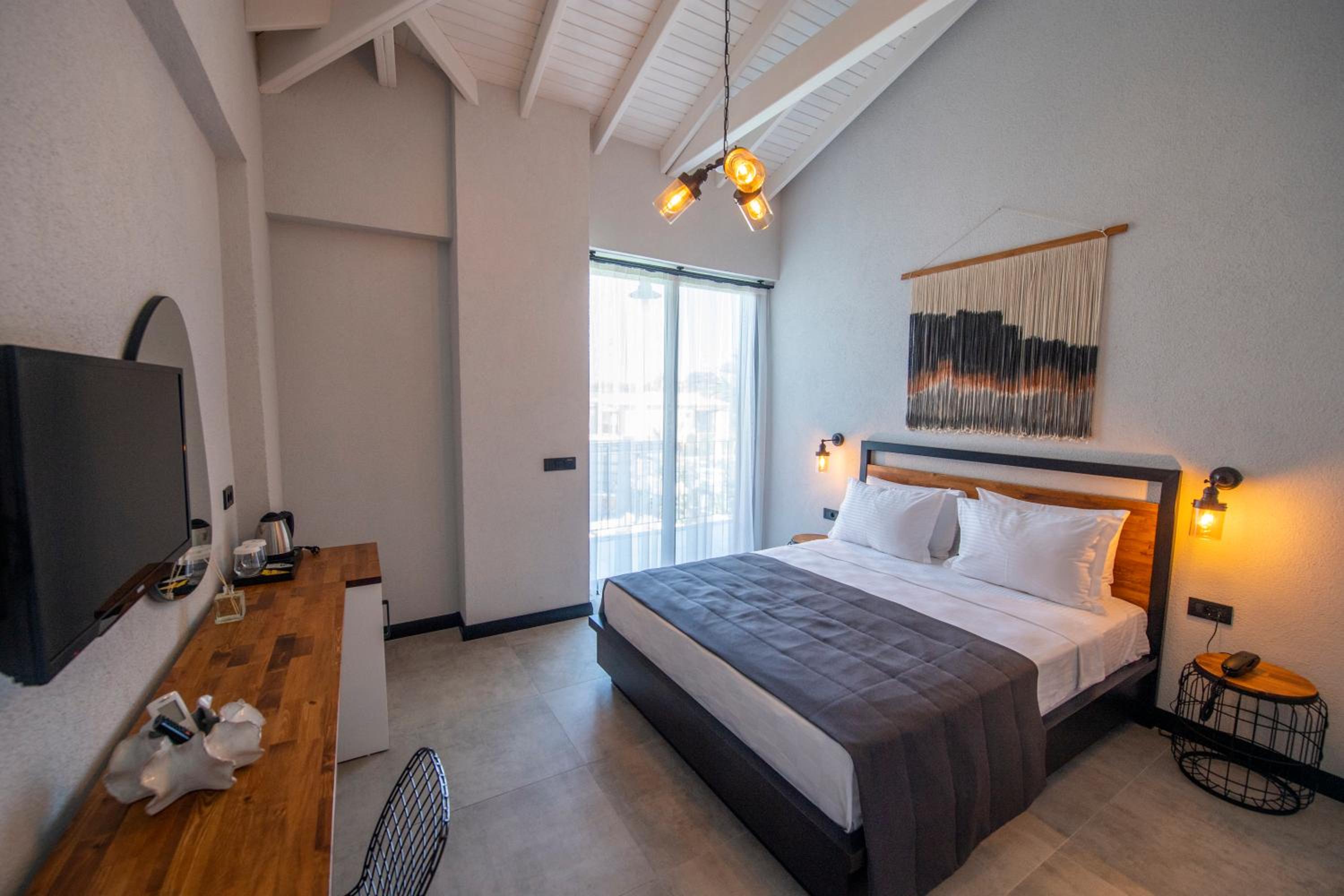 Deluxe Double Room With Balcony - Photo 3