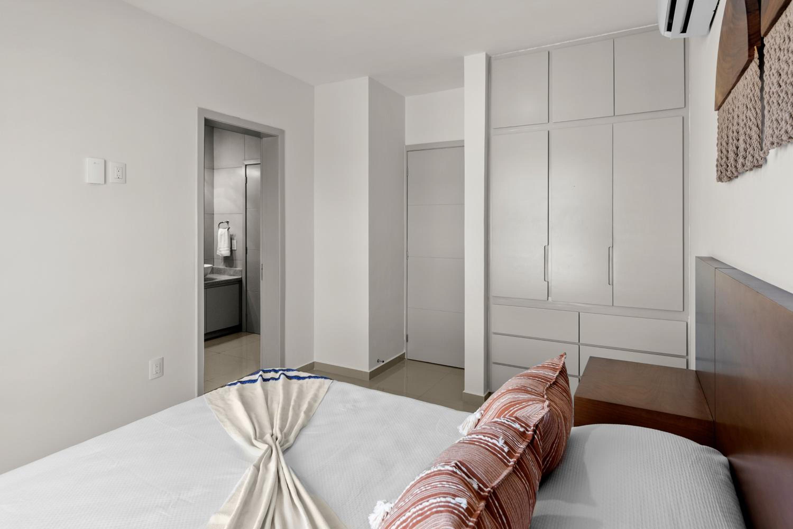 Two-Bedroom Apartment - Photo 19