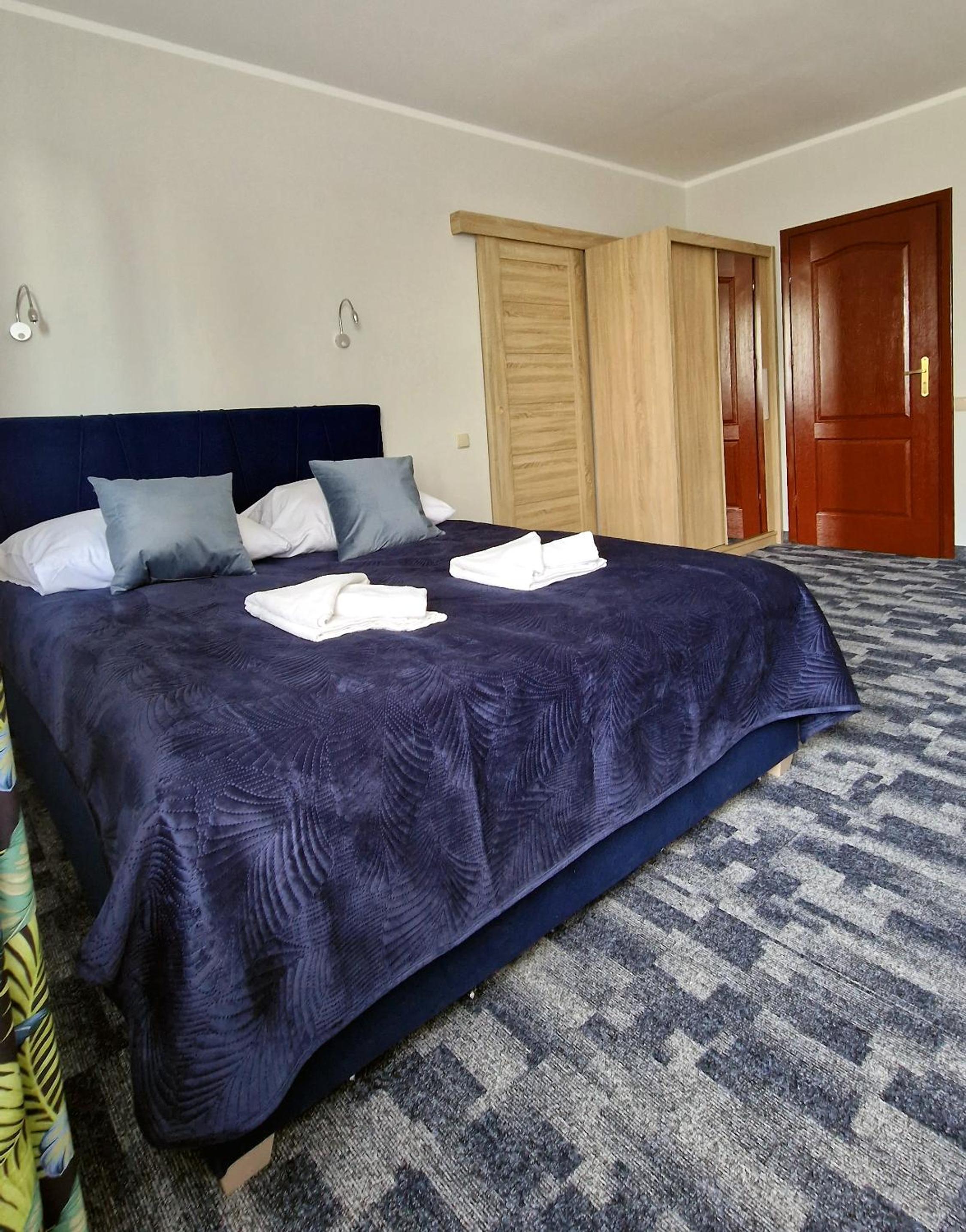 Standard Double Room - Photo 11