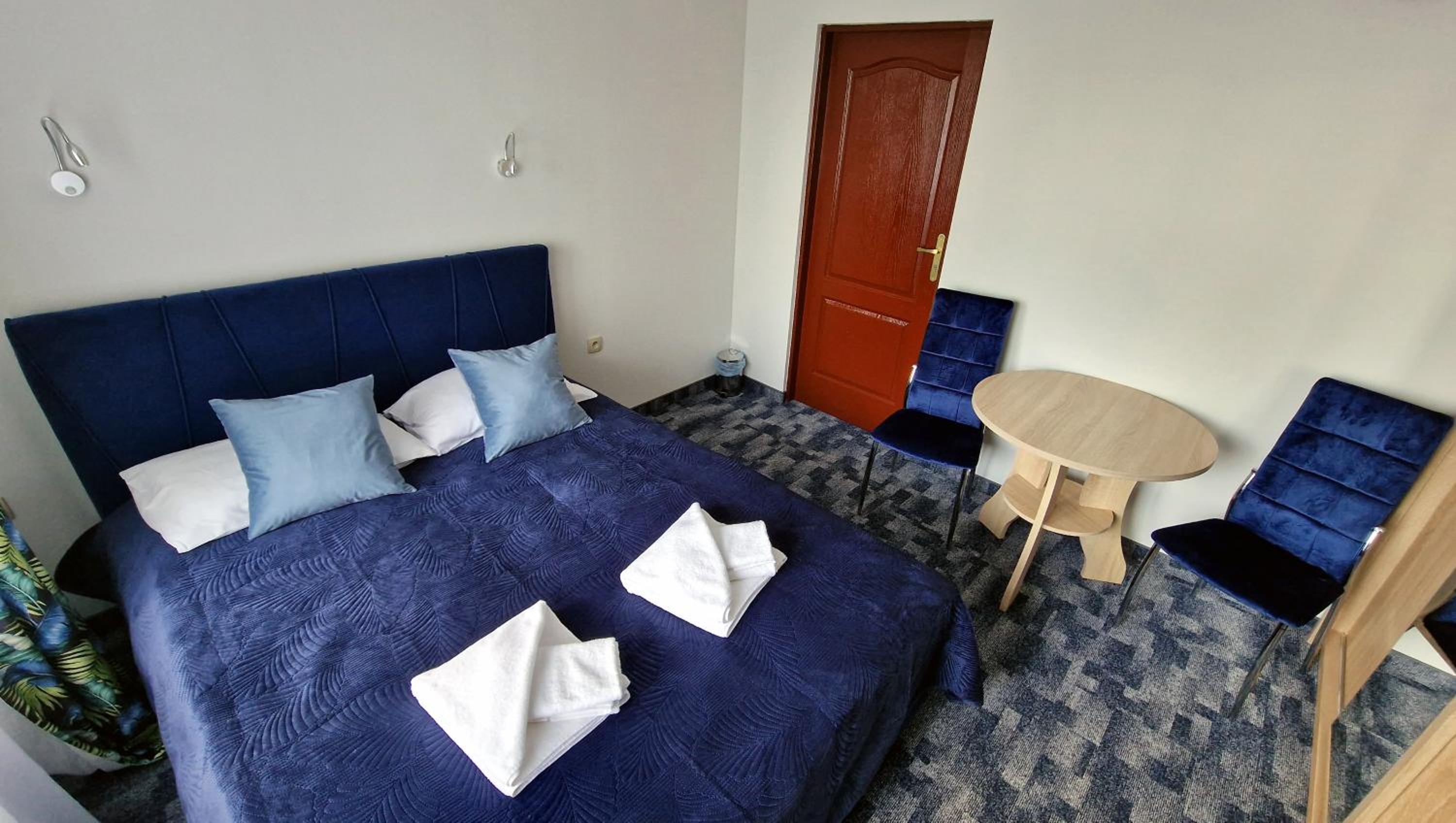 Standard Double Room - Photo 12