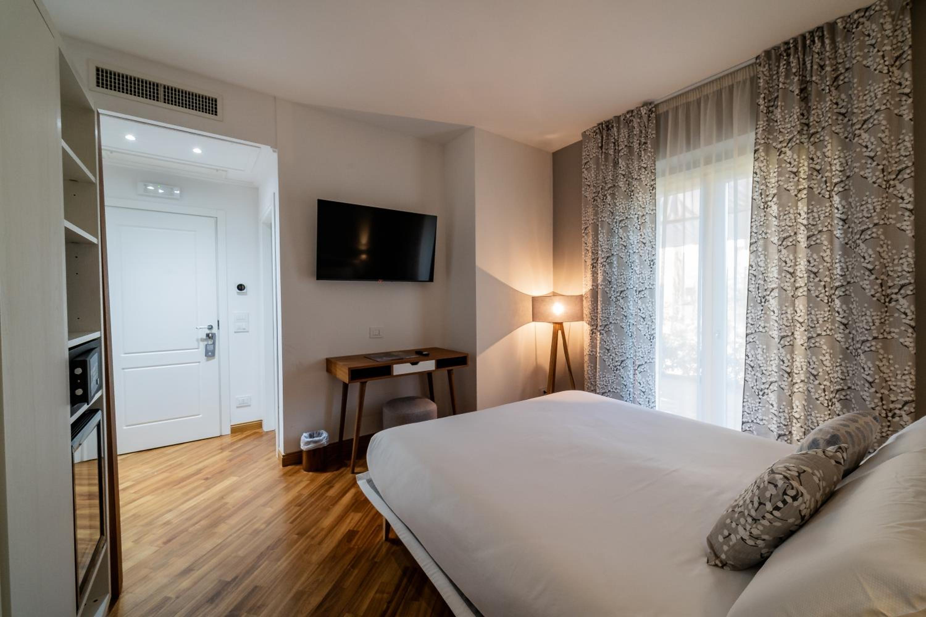 Double Room with Patio photo 1