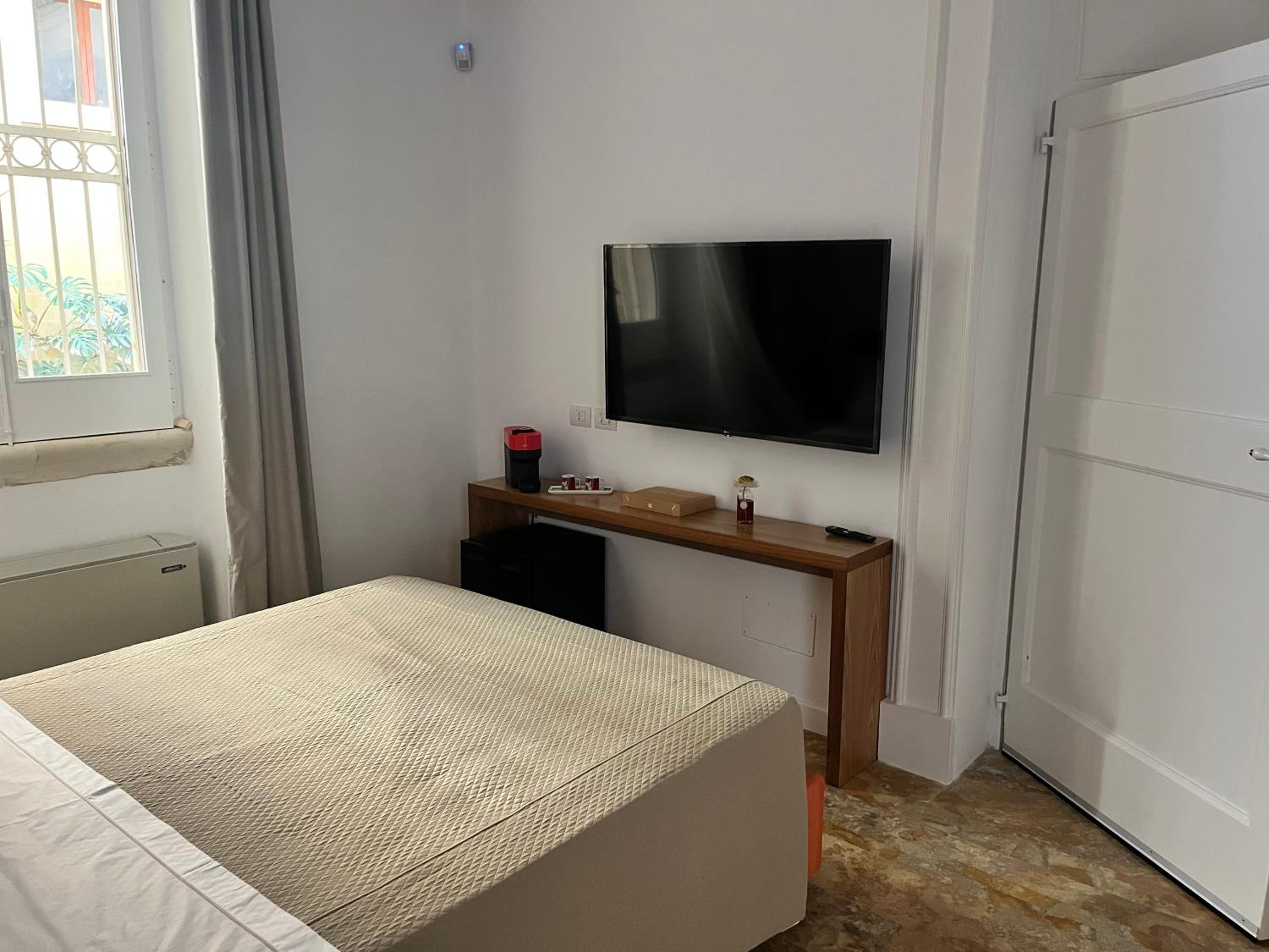 Deluxe Room - Photo 6