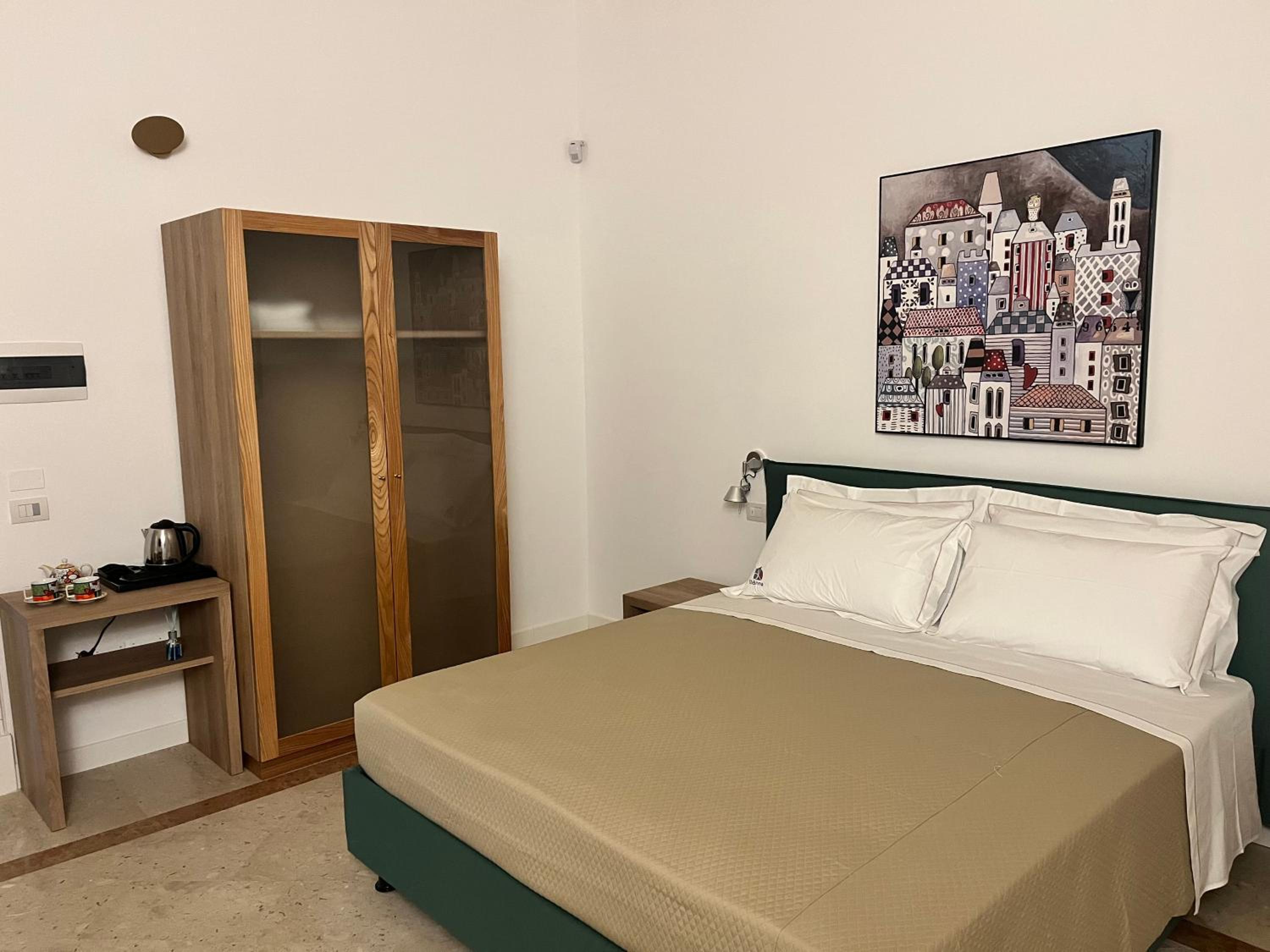 Deluxe King Room - Photo 5