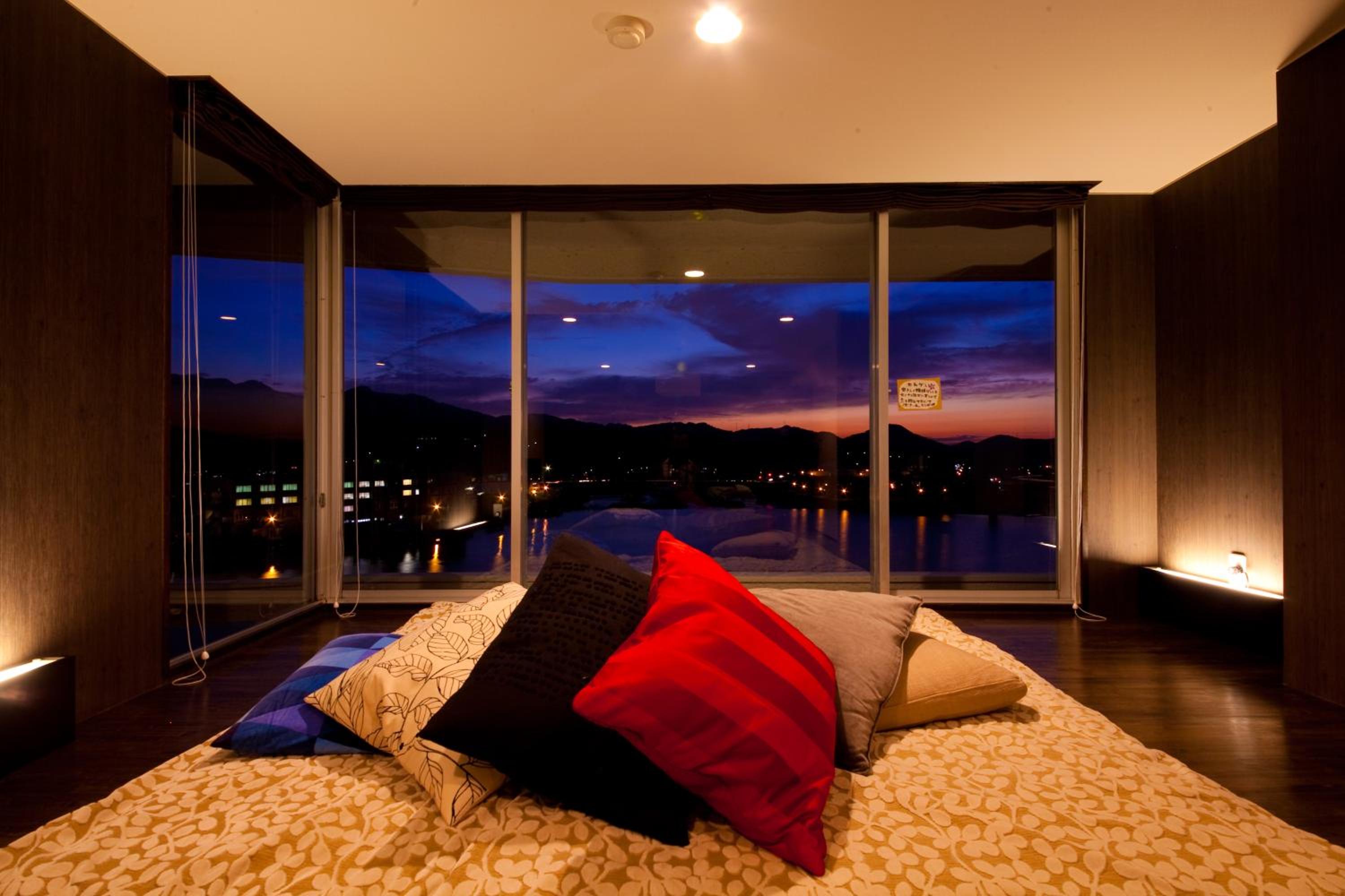 Japanese-Style Suite with River View - Non-Smoking