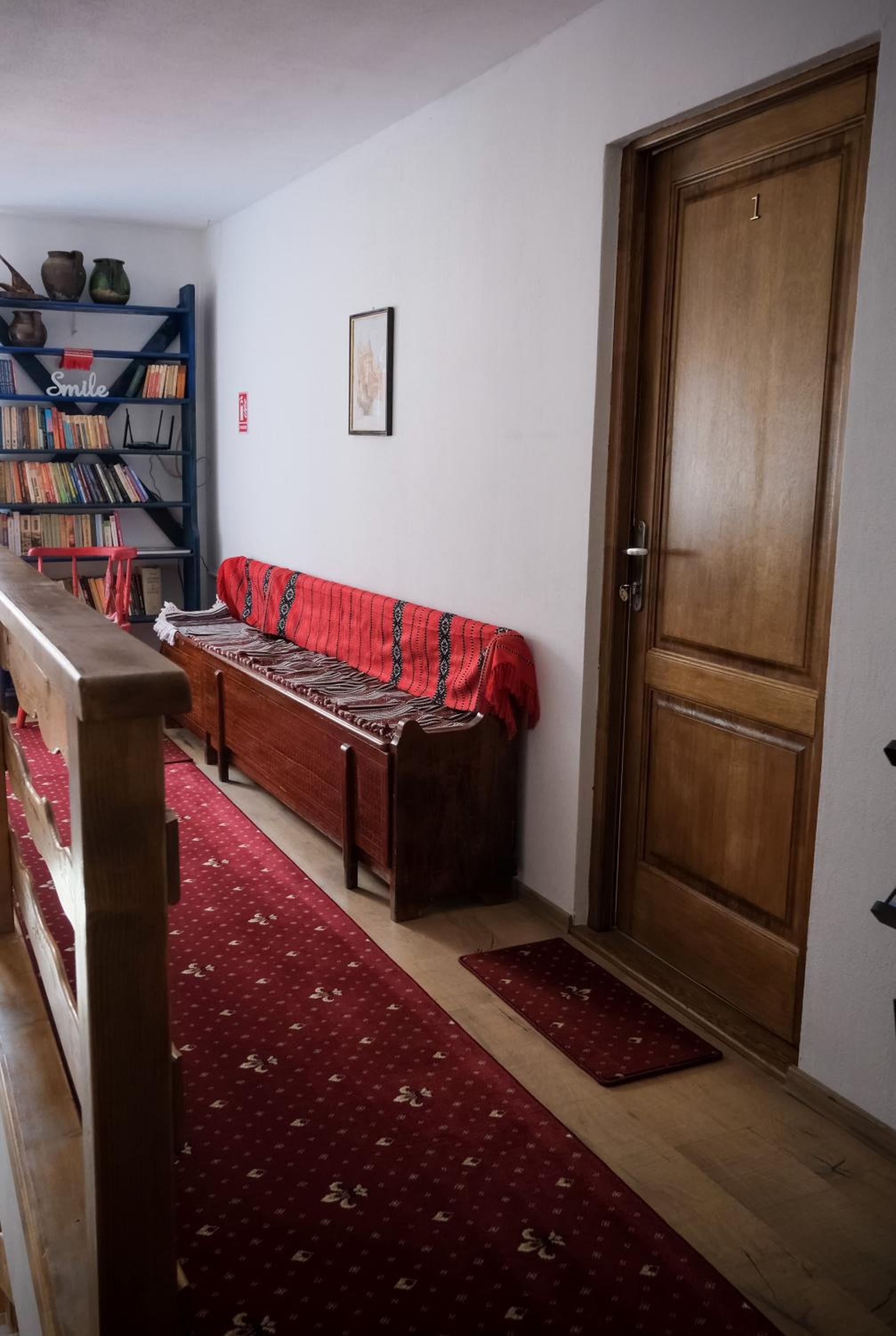 Standard Twin Room - Photo 4