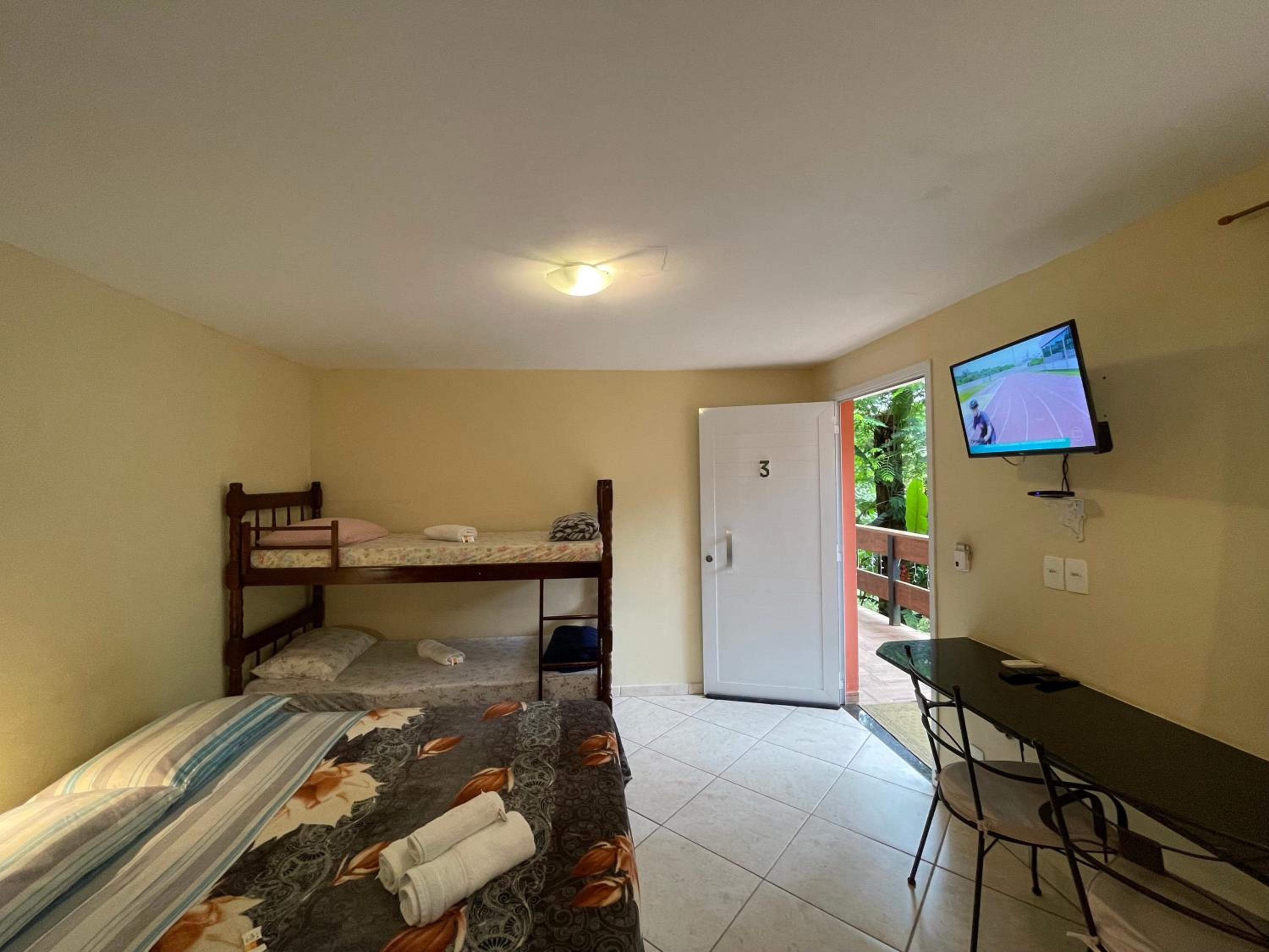 Quadruple Room with Private Bathroom photo 2