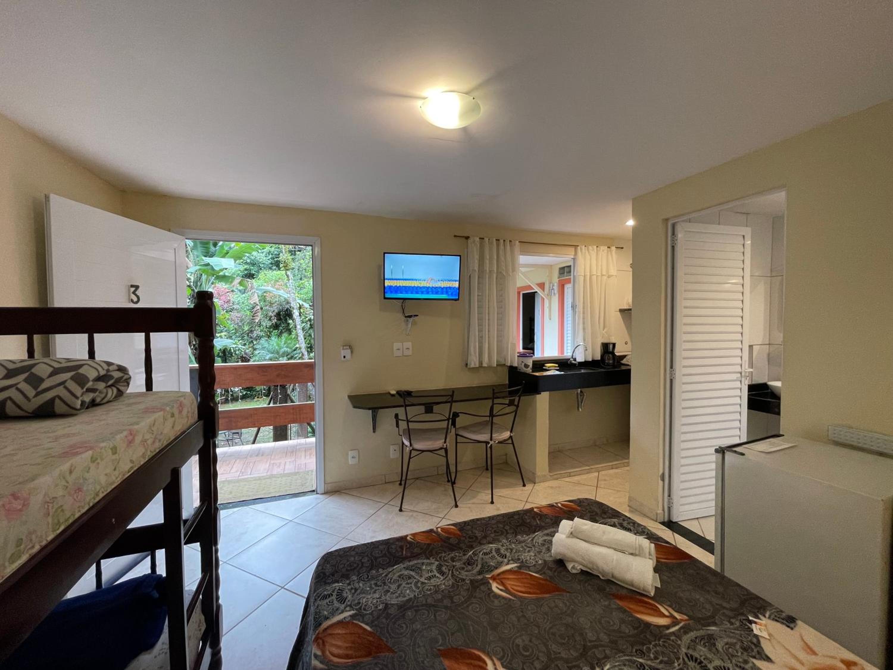 Quadruple Room with Private Bathroom photo 3