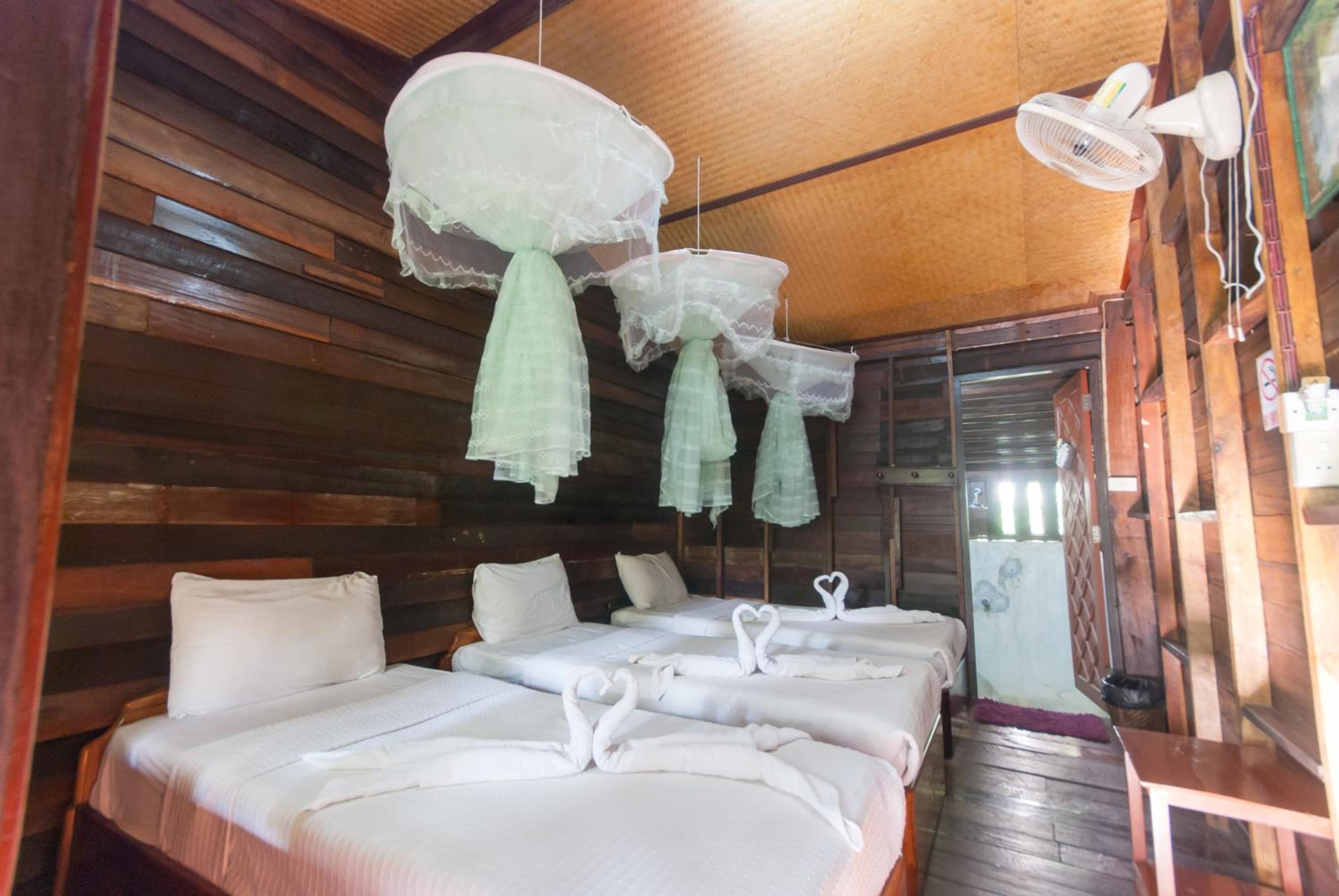 Standard Triple Room with Fan - Photo 2