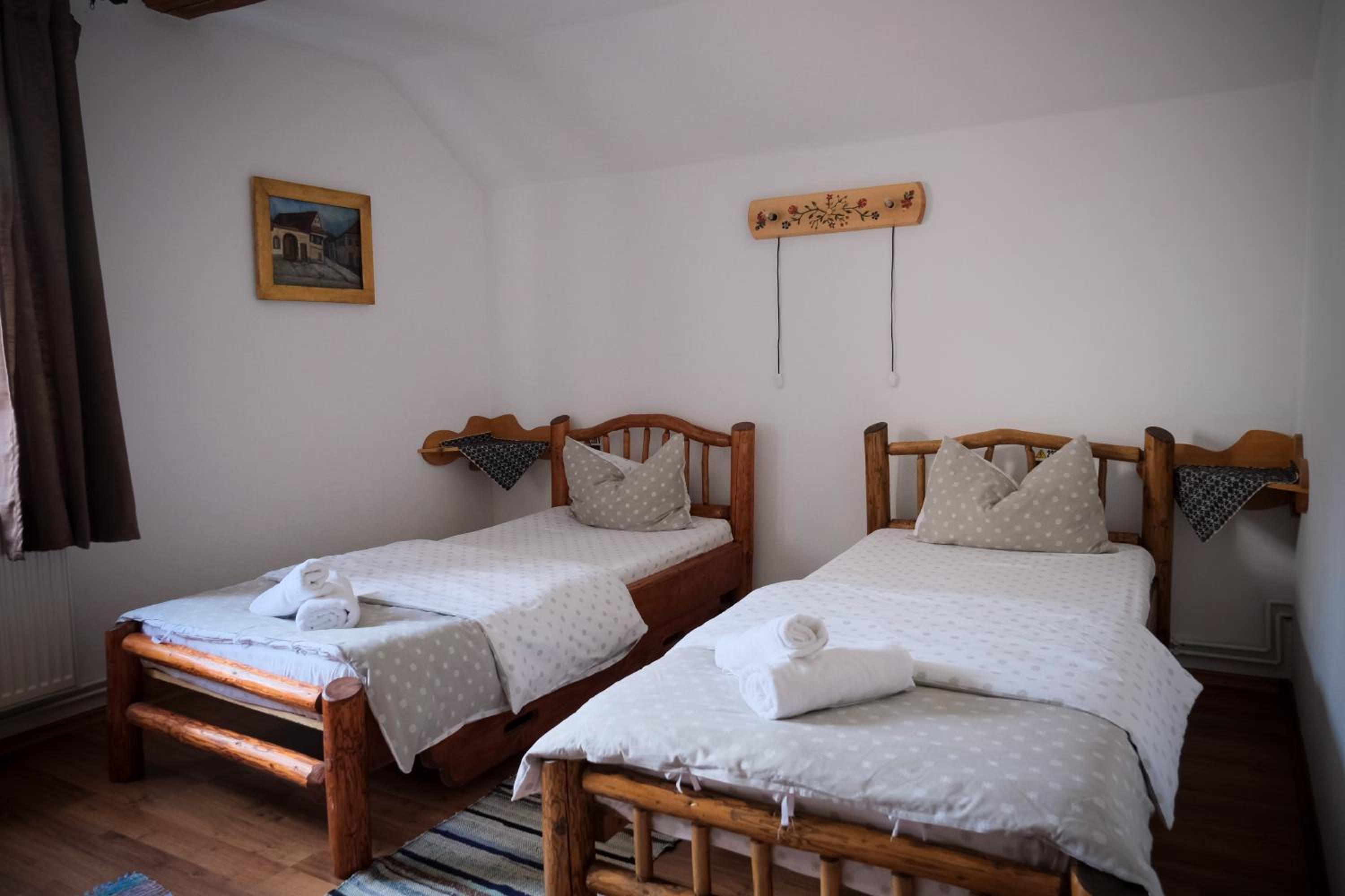 Standard Twin Room - Photo 1