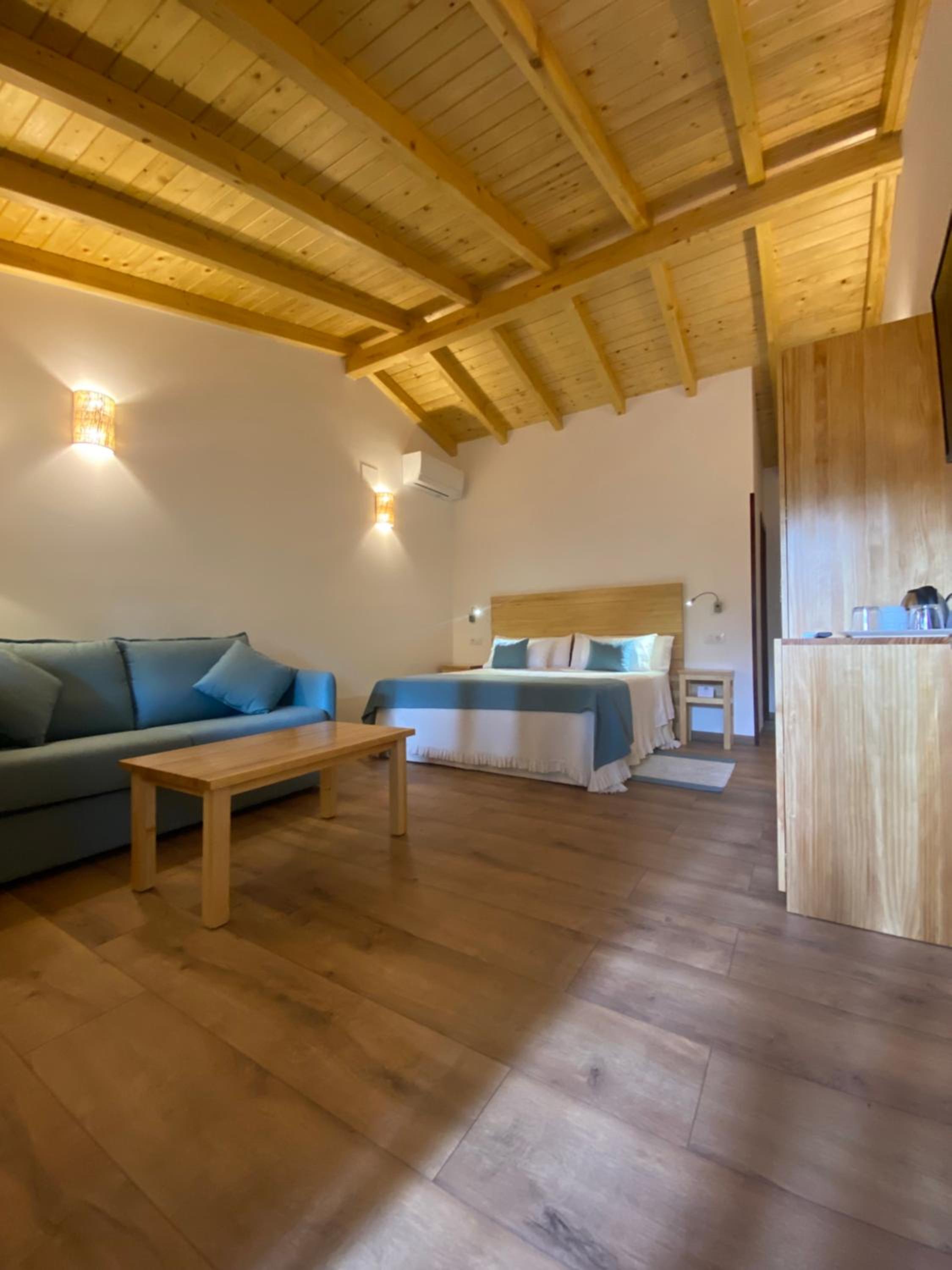 Habitación Familiar con Vista al Jardín
