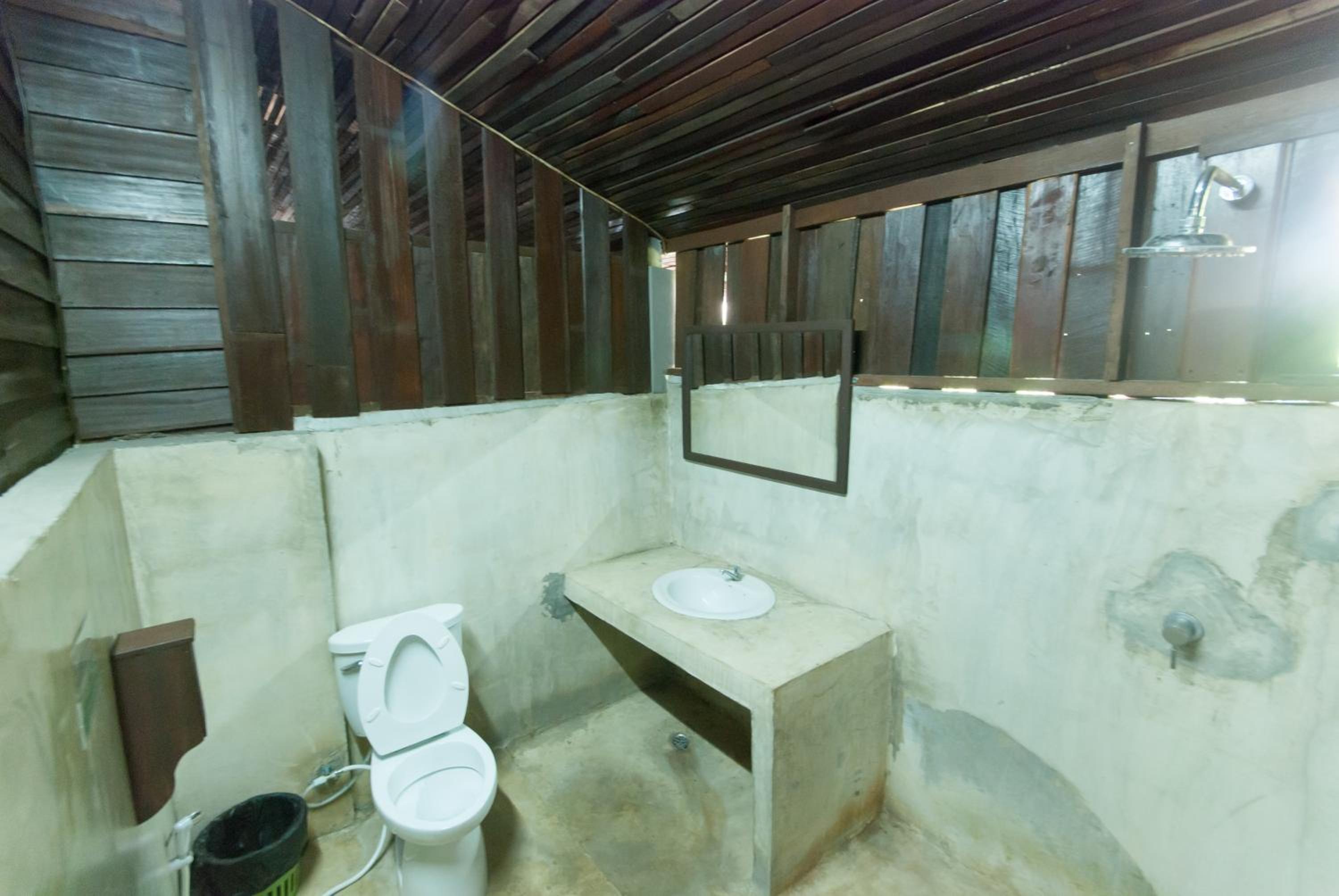 Standard Triple Room with Fan - Photo 4