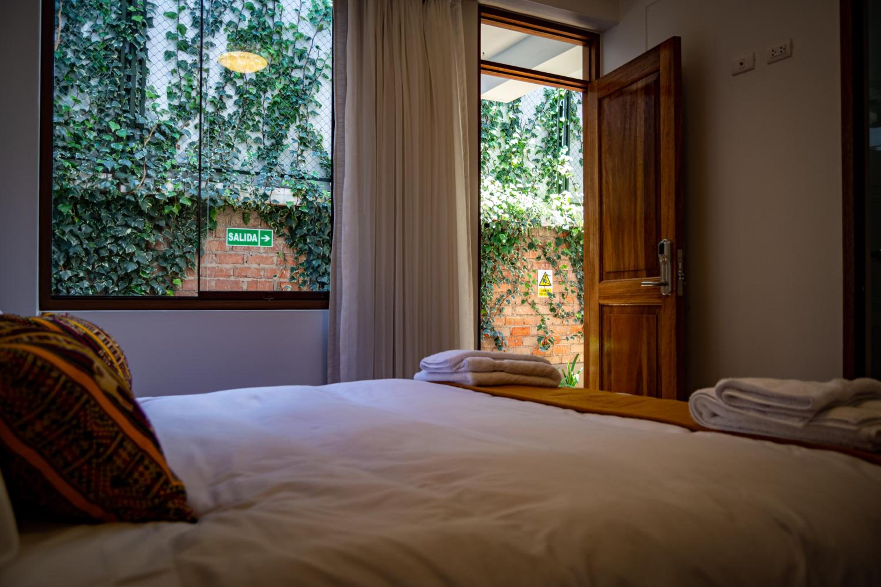 Large Double Room photo 2