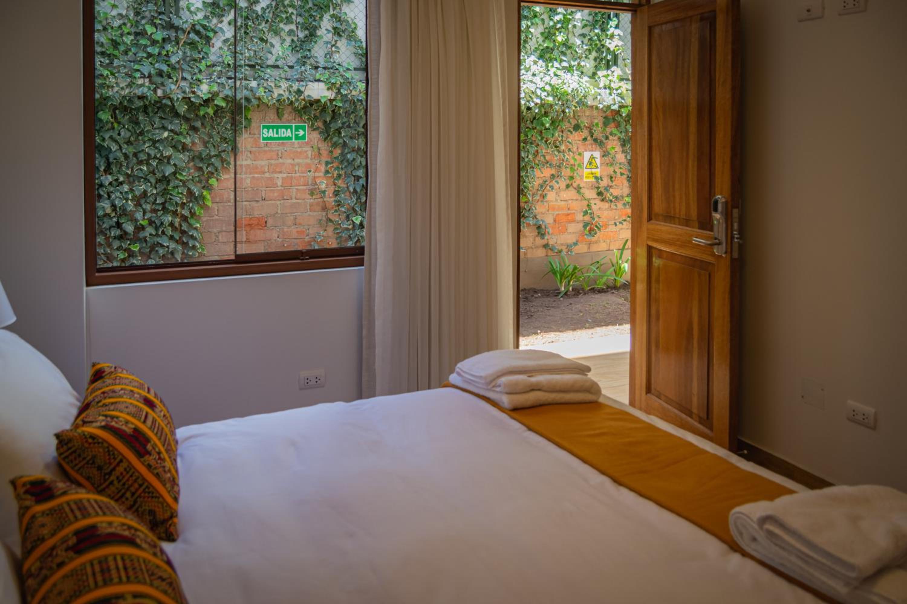 Large Double Room photo 1
