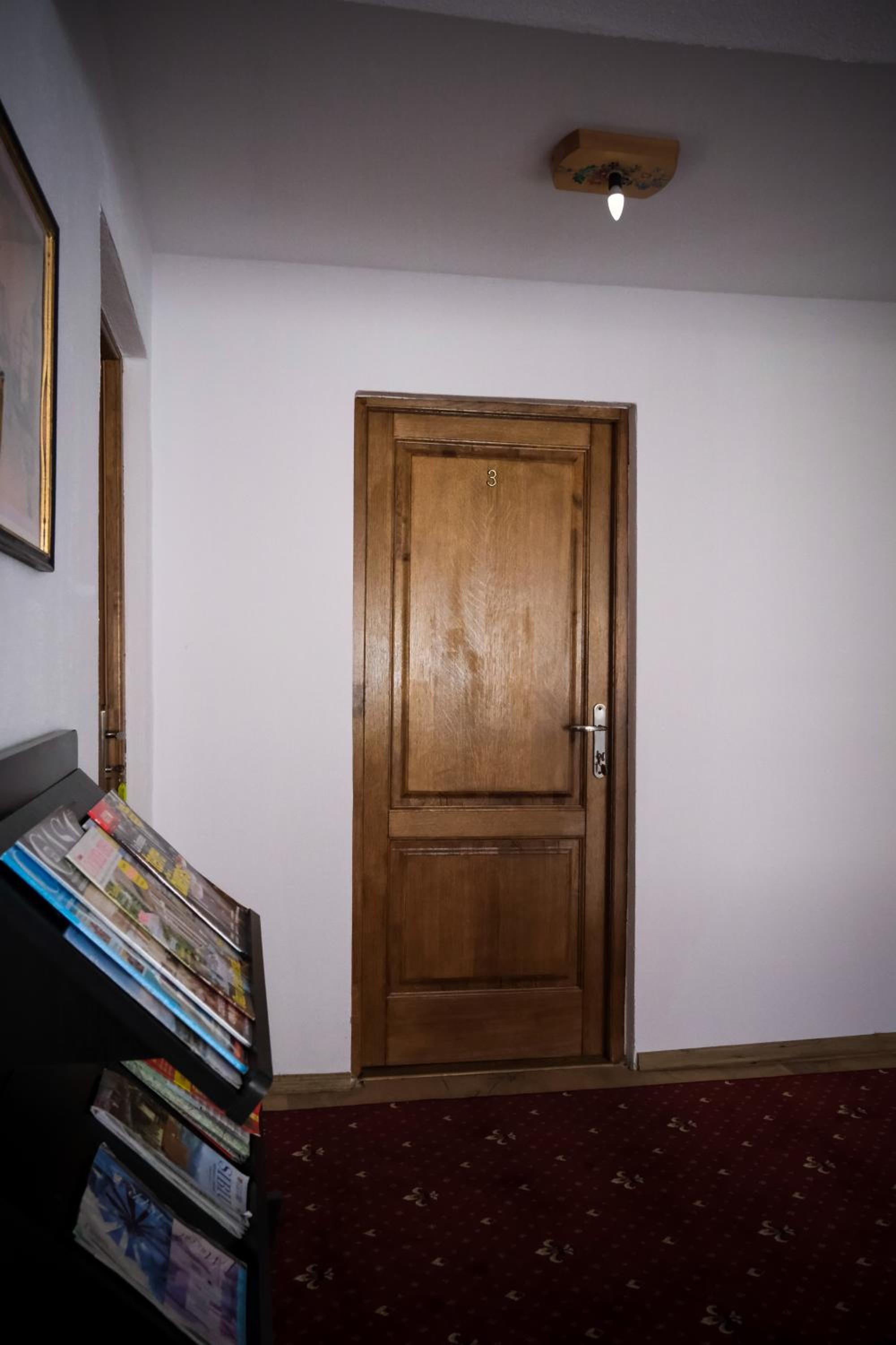Standard Twin Room with Mountain View - Photo 1