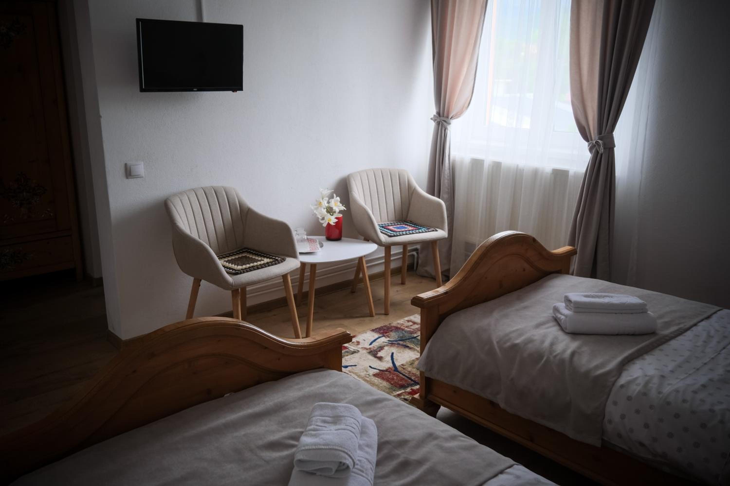 Standard Twin Room with Mountain View - Photo 7