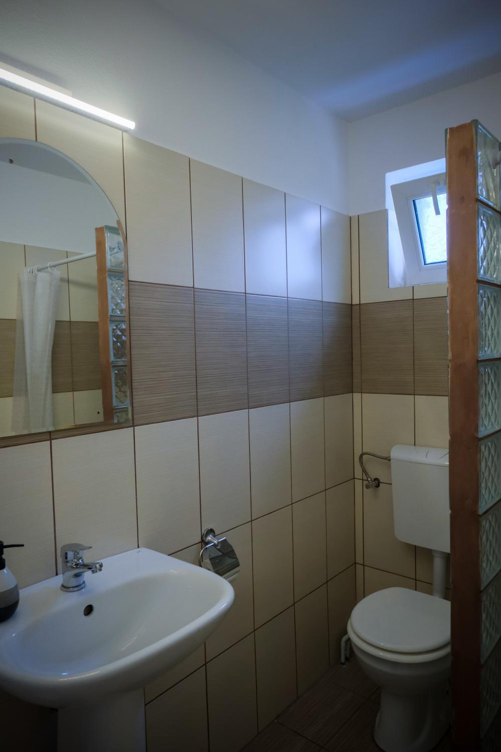 Standard Twin Room with Mountain View - Photo 11
