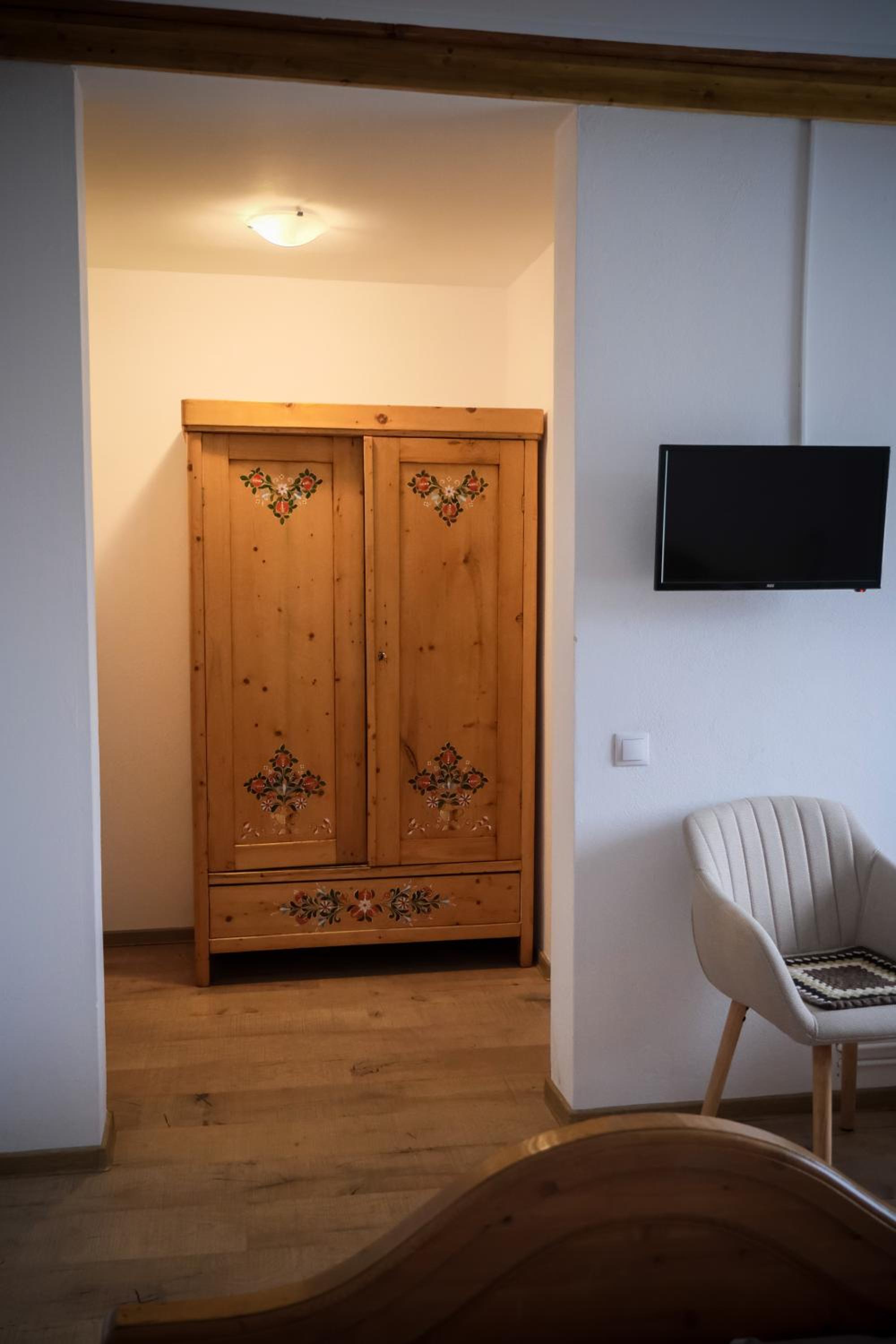Standard Twin Room with Mountain View - Photo 10