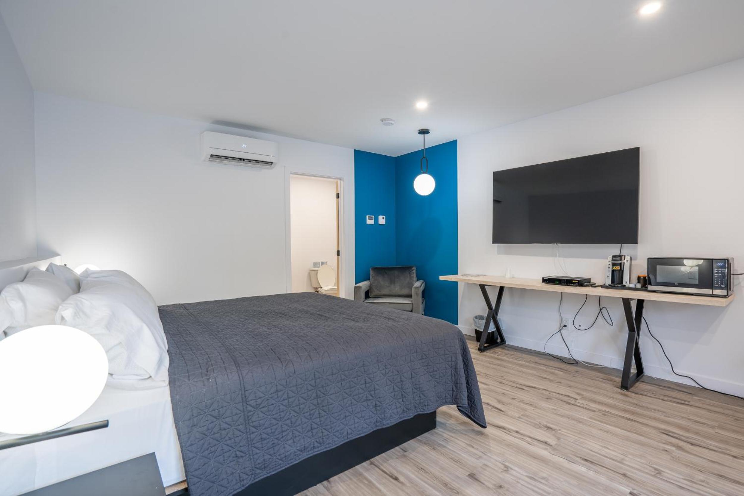 Deluxe King Room photo 1