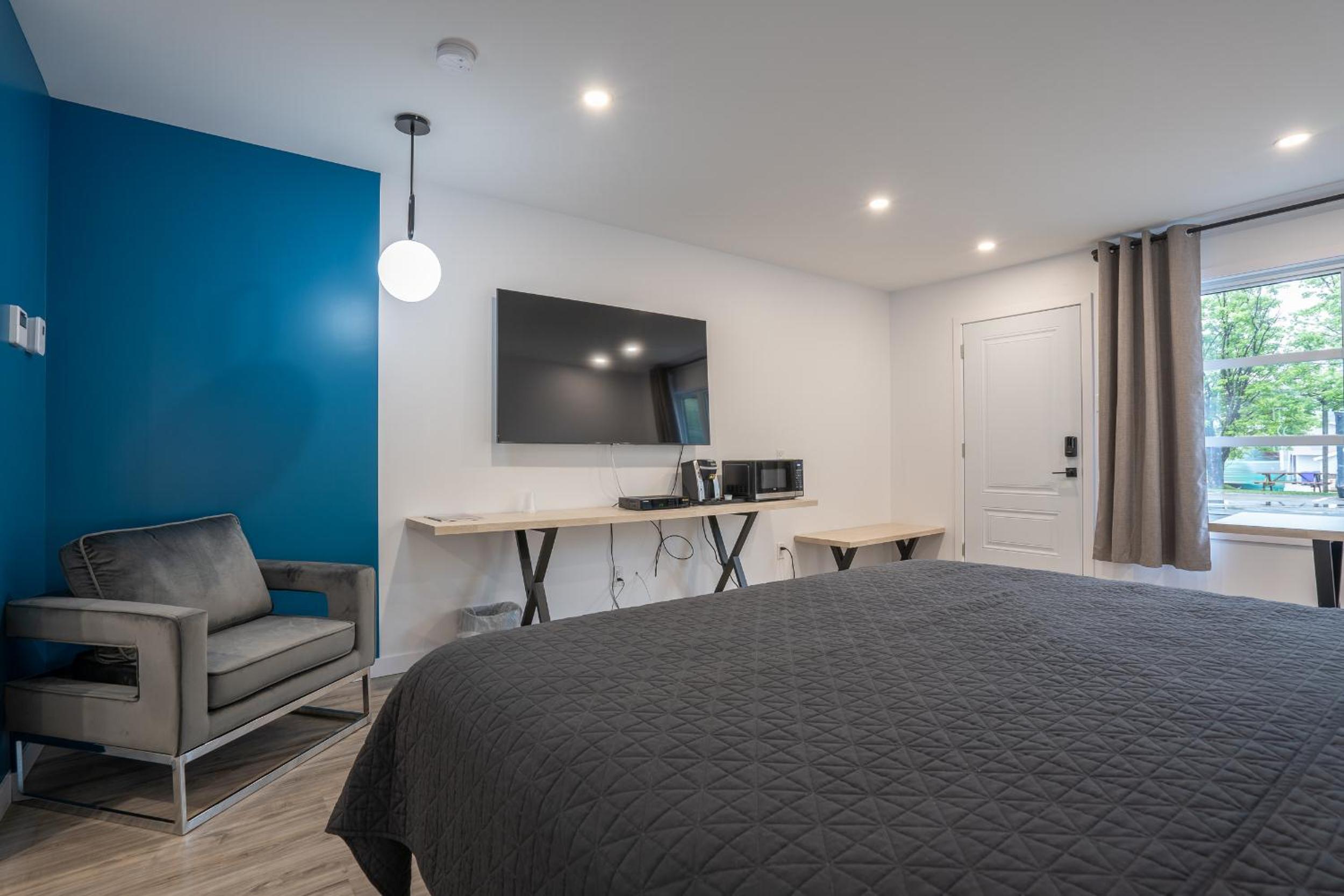 Deluxe King Room photo 2