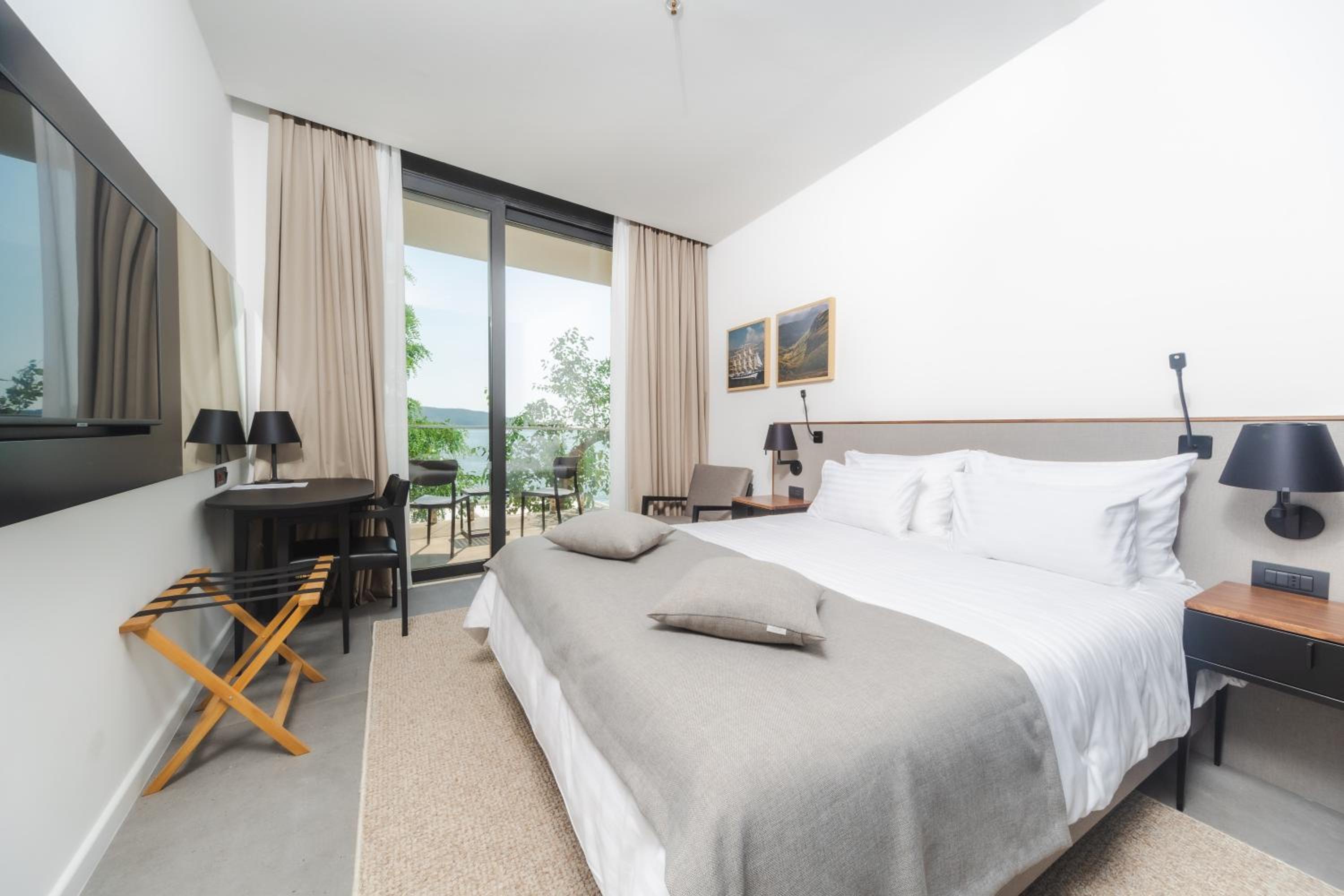 Deluxe Double Room with Sea View - Photo 1