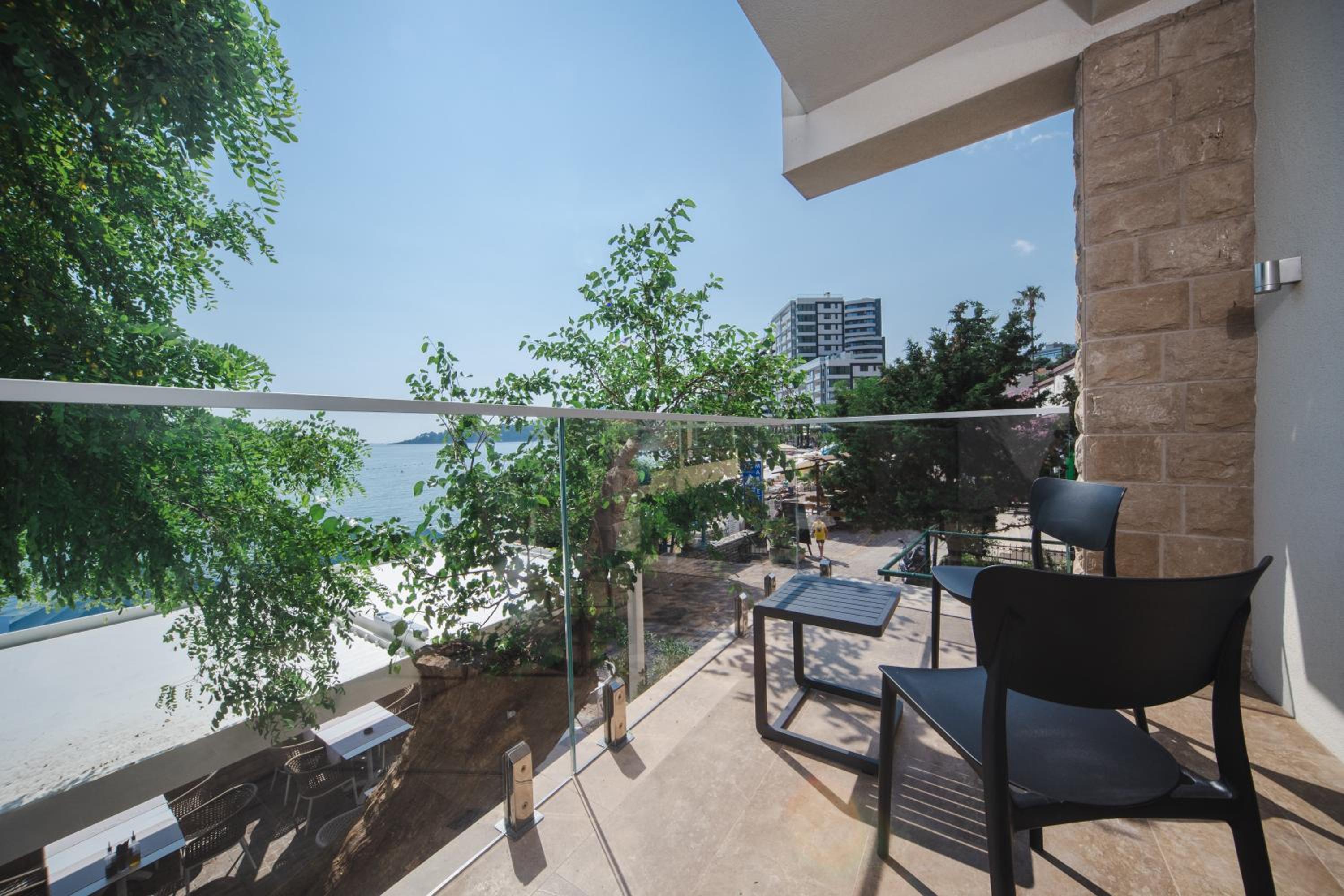 Deluxe Double Room with Sea View - Photo 5
