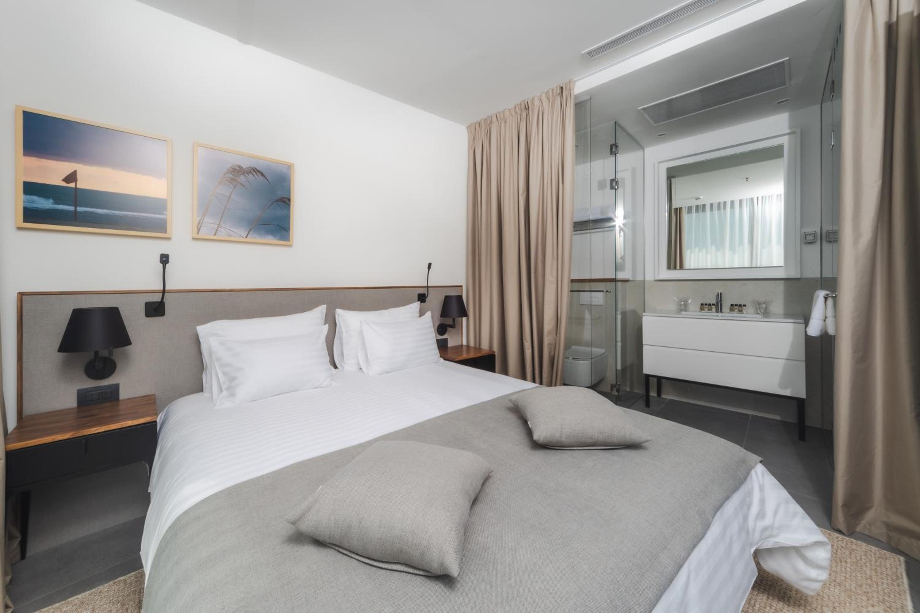 Superior Suite with Sea View - Photo 5