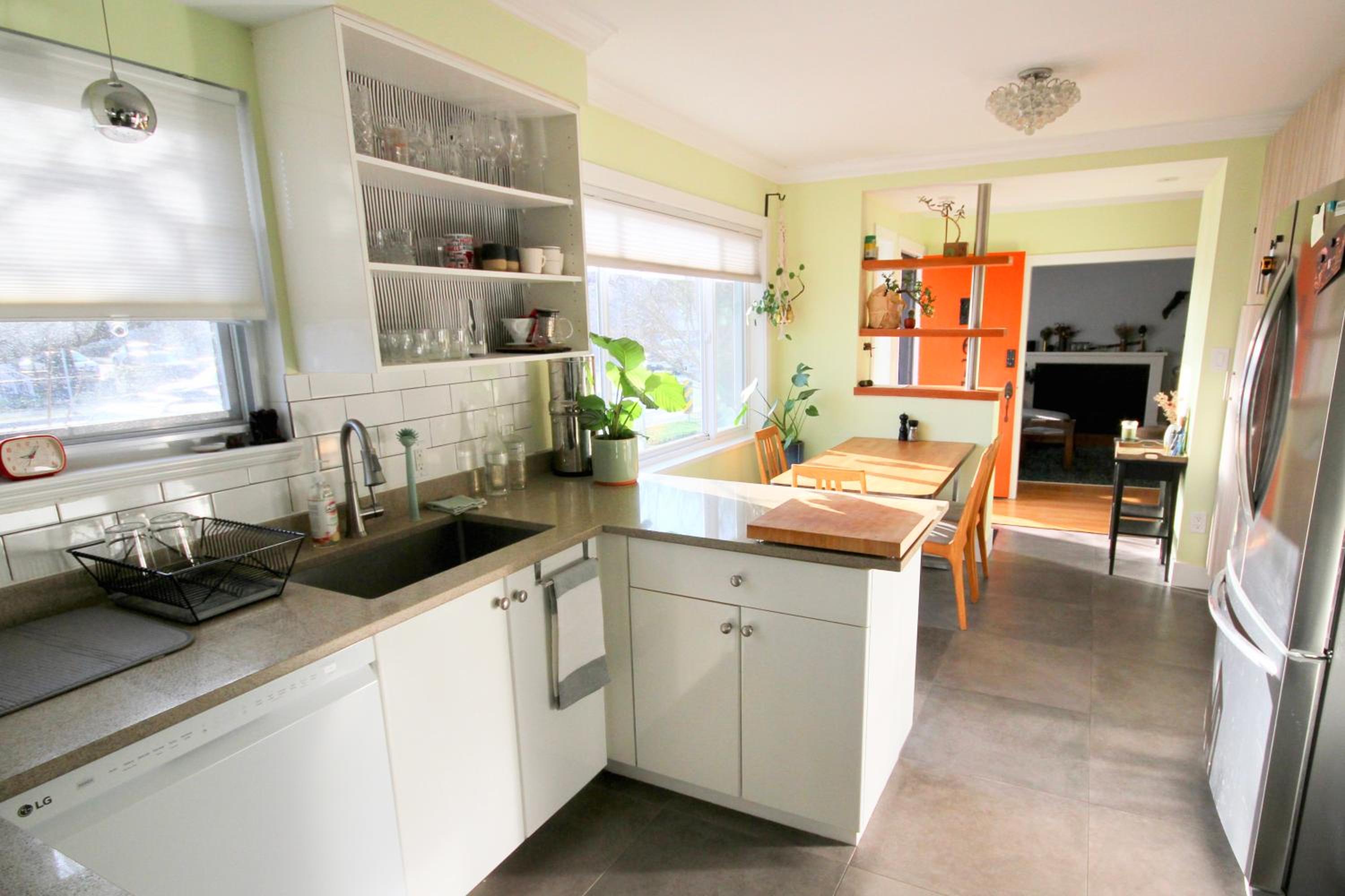 Two-Bedroom House ( Upstairs ) photo 2