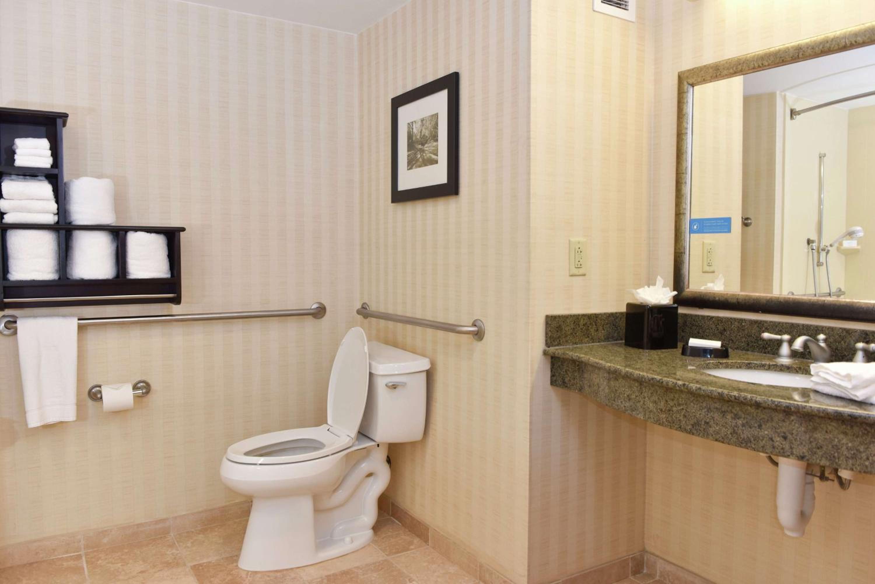 Queen Room with Two Queen Beds - Mobility Access/Non-Smoking - Photo 2