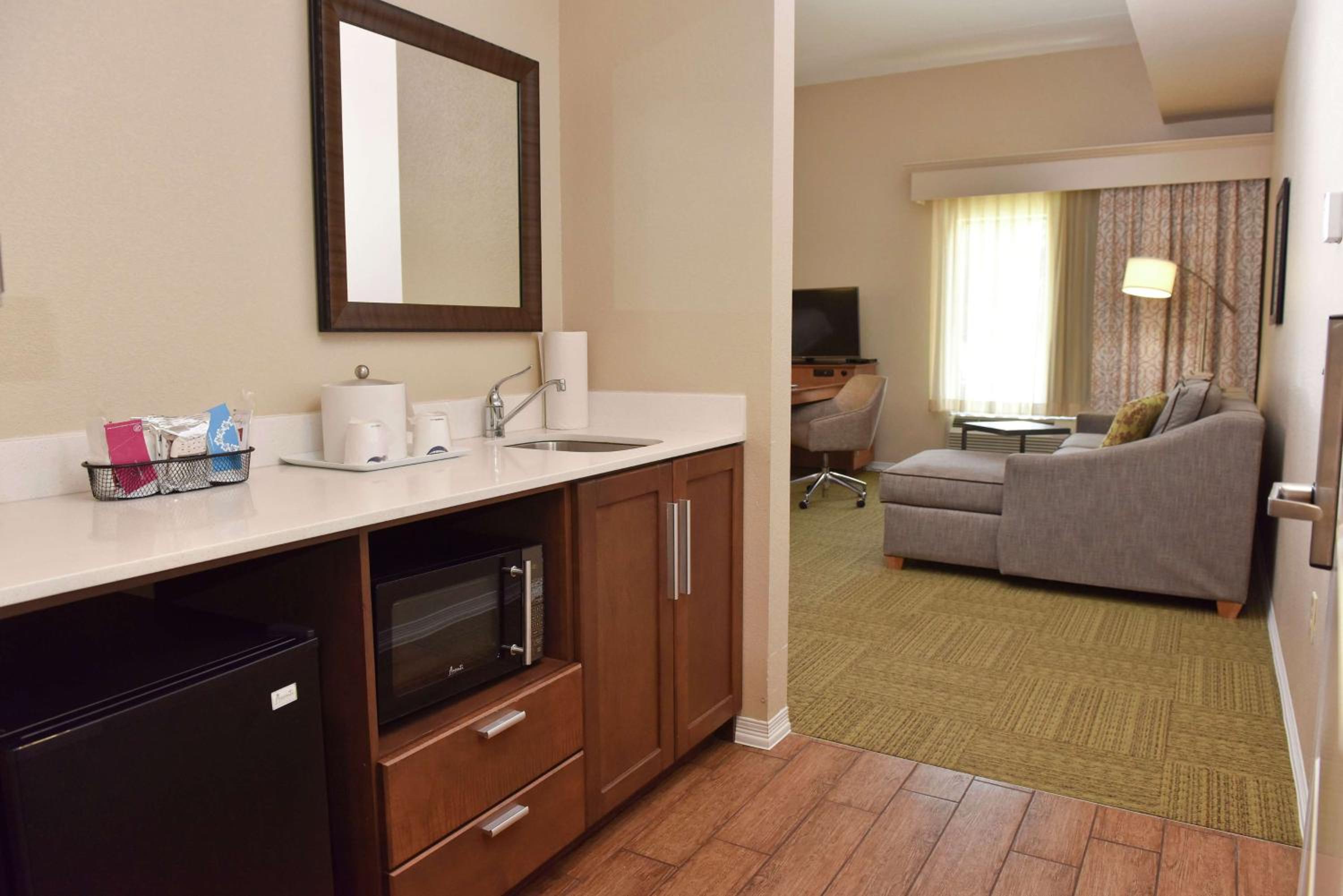Studio Suite with Two Queen Beds and Sofa Bed - Non-Smoking - Photo 3