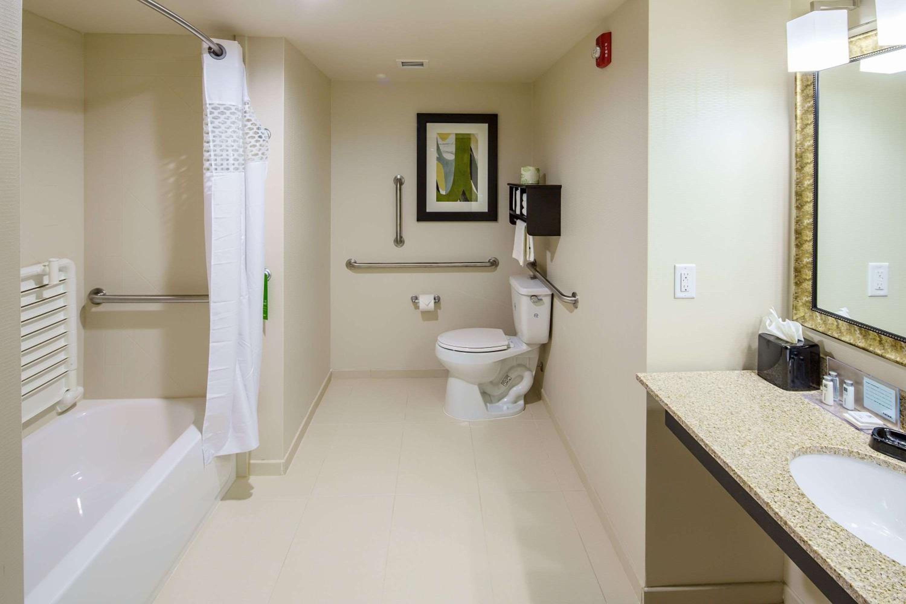 King Room - Hearing Access/Non-Smoking photo 2