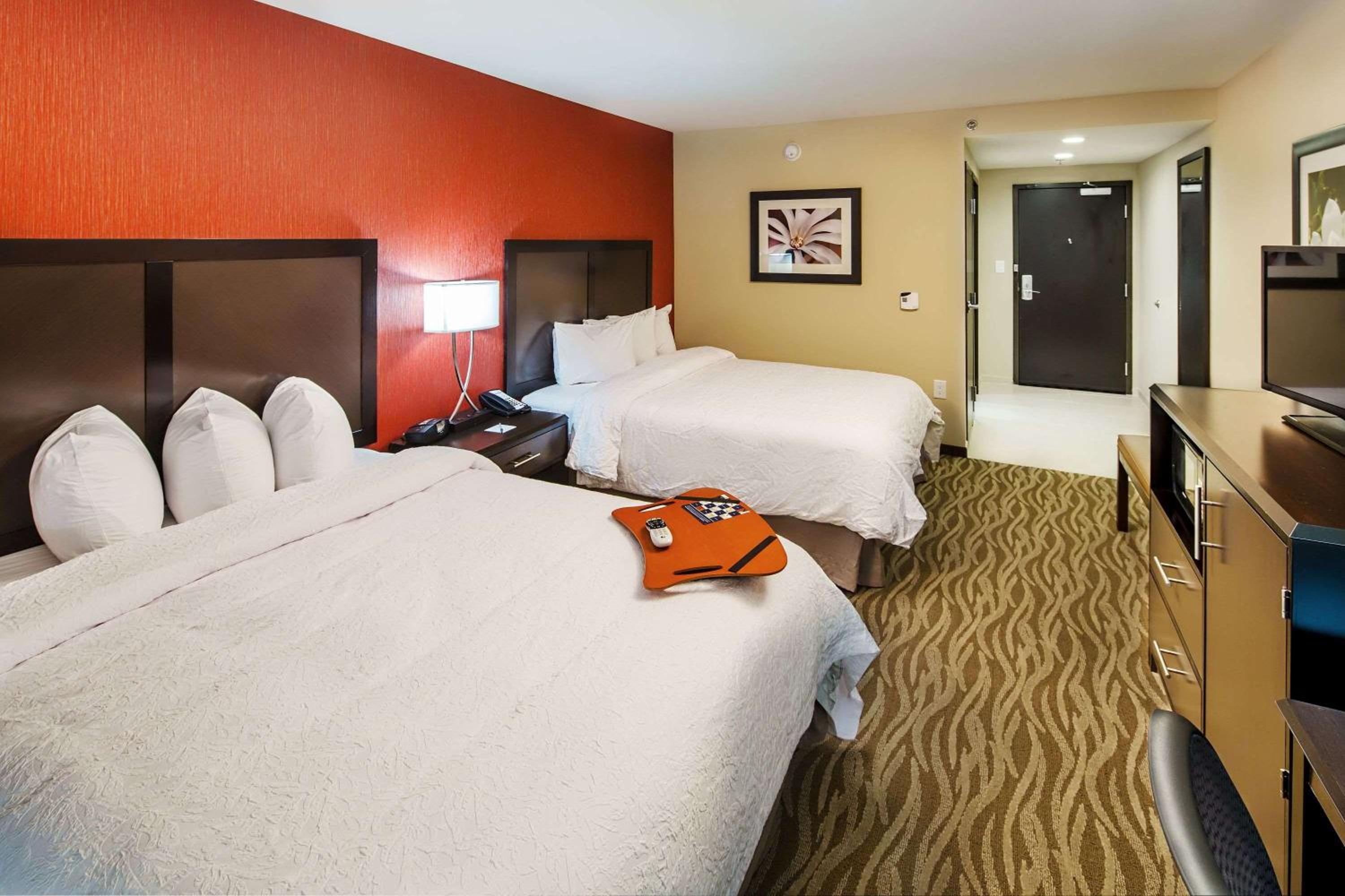 Room with Two Queen Beds - Non-Smoking photo 3