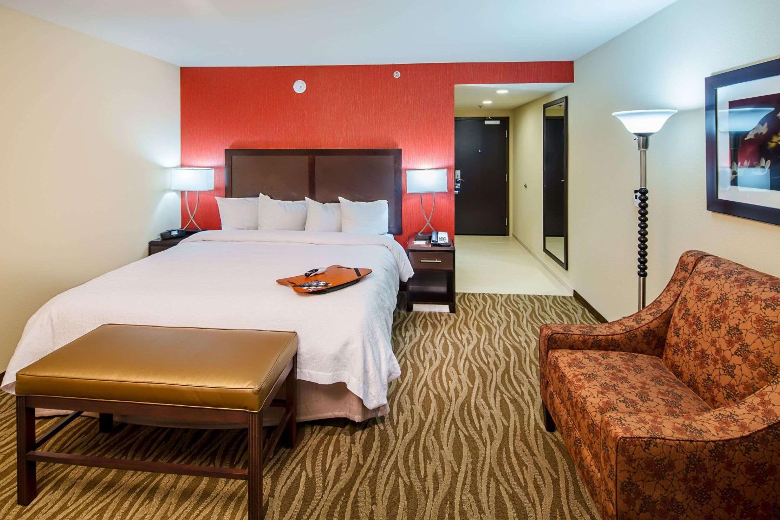 King Room with King Bed - Non-Smoking photo 2