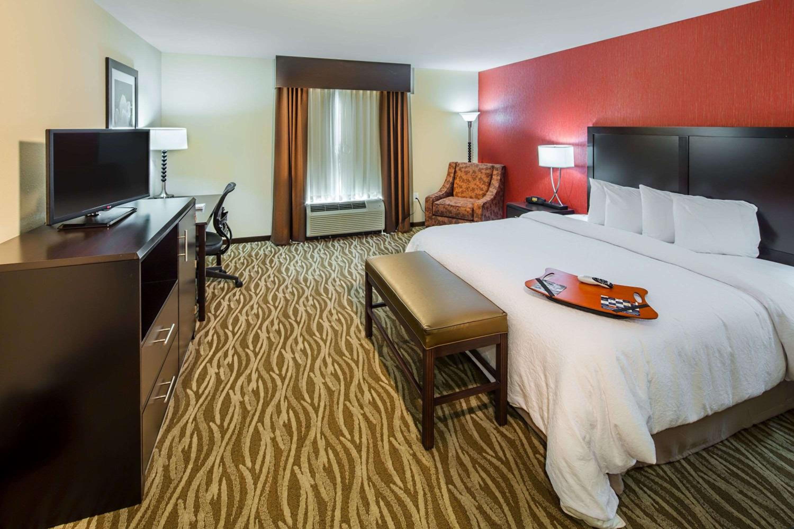 King Room with Accessible Tub - Mobility and Hearing Access/Non-Smoking photo 1