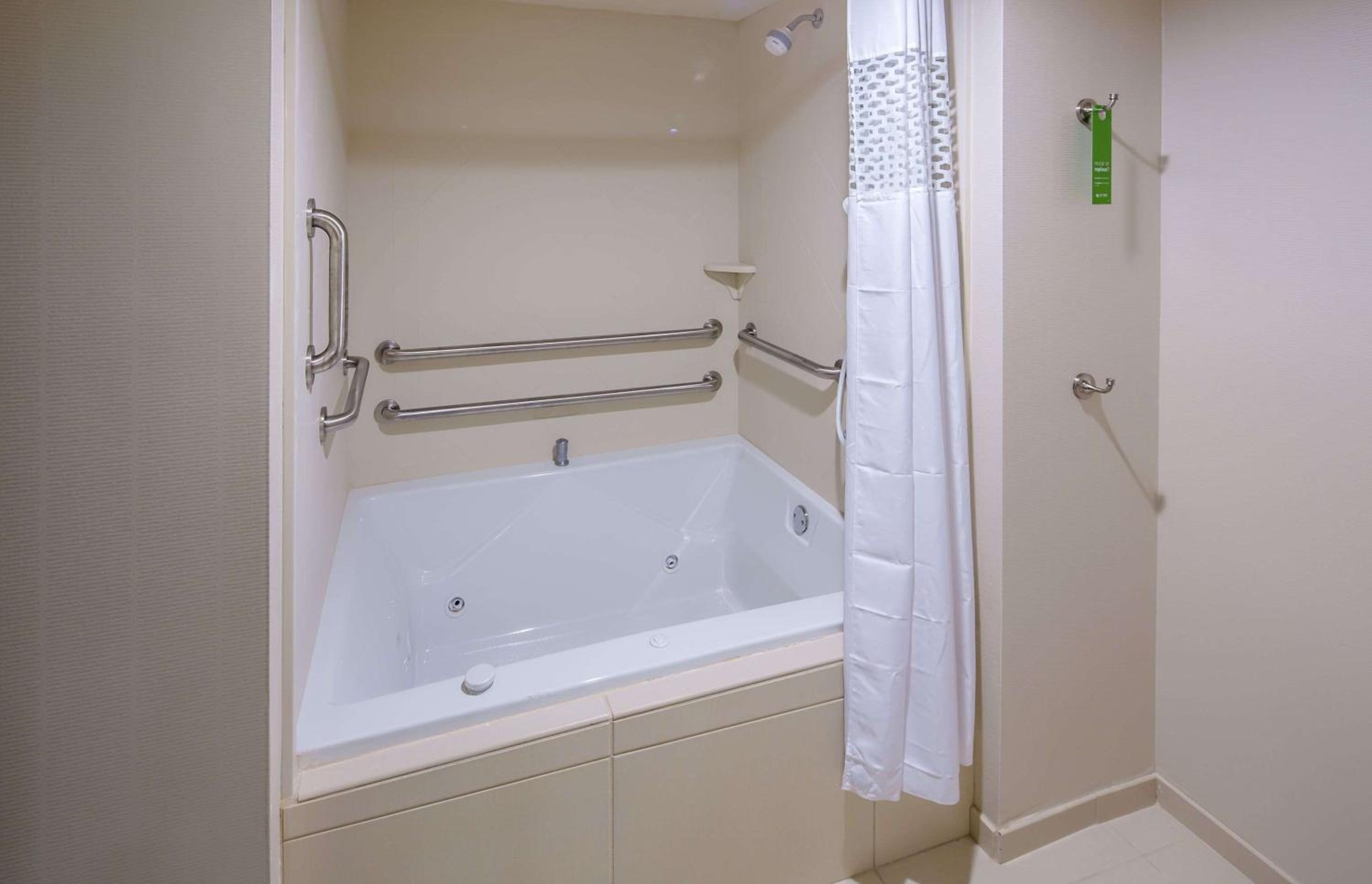 King Room with Accessible Tub - Mobility and Hearing Access/Non-Smoking photo 2