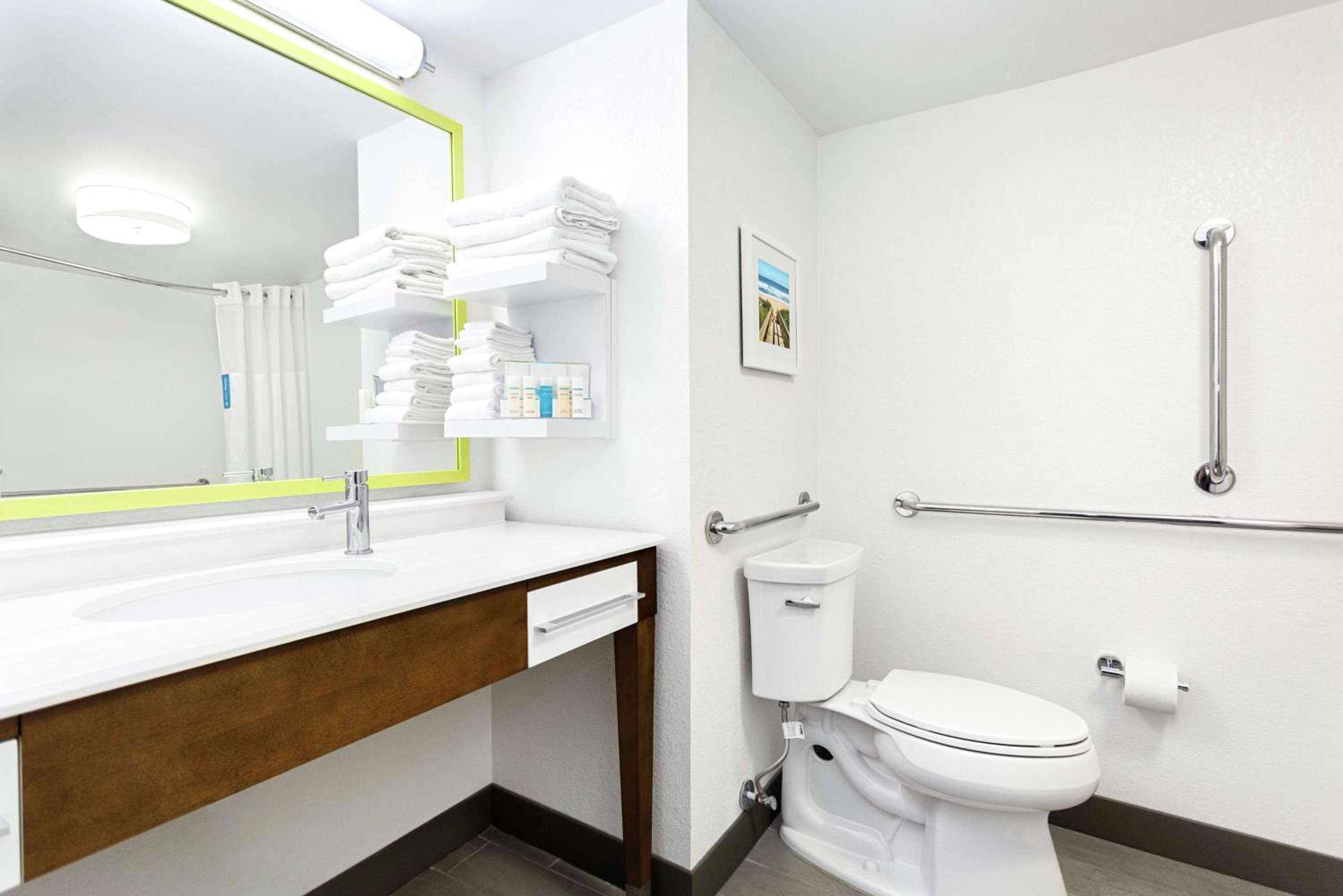 King Room with Sofa Bed - Hearing Accessible/Non-Smoking - Photo 7