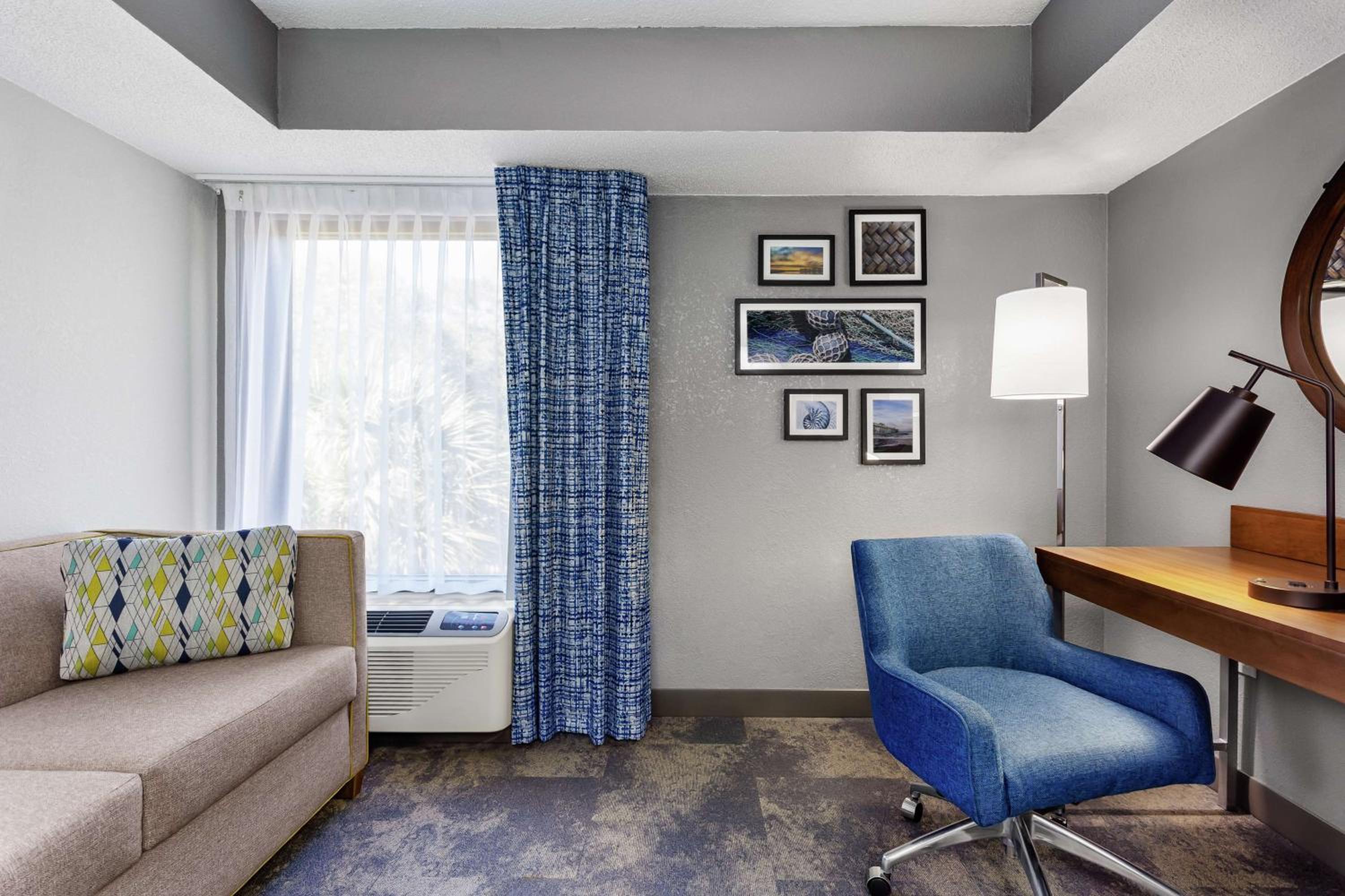 King Room with Sofa Bed - Non-Smoking - Photo 2