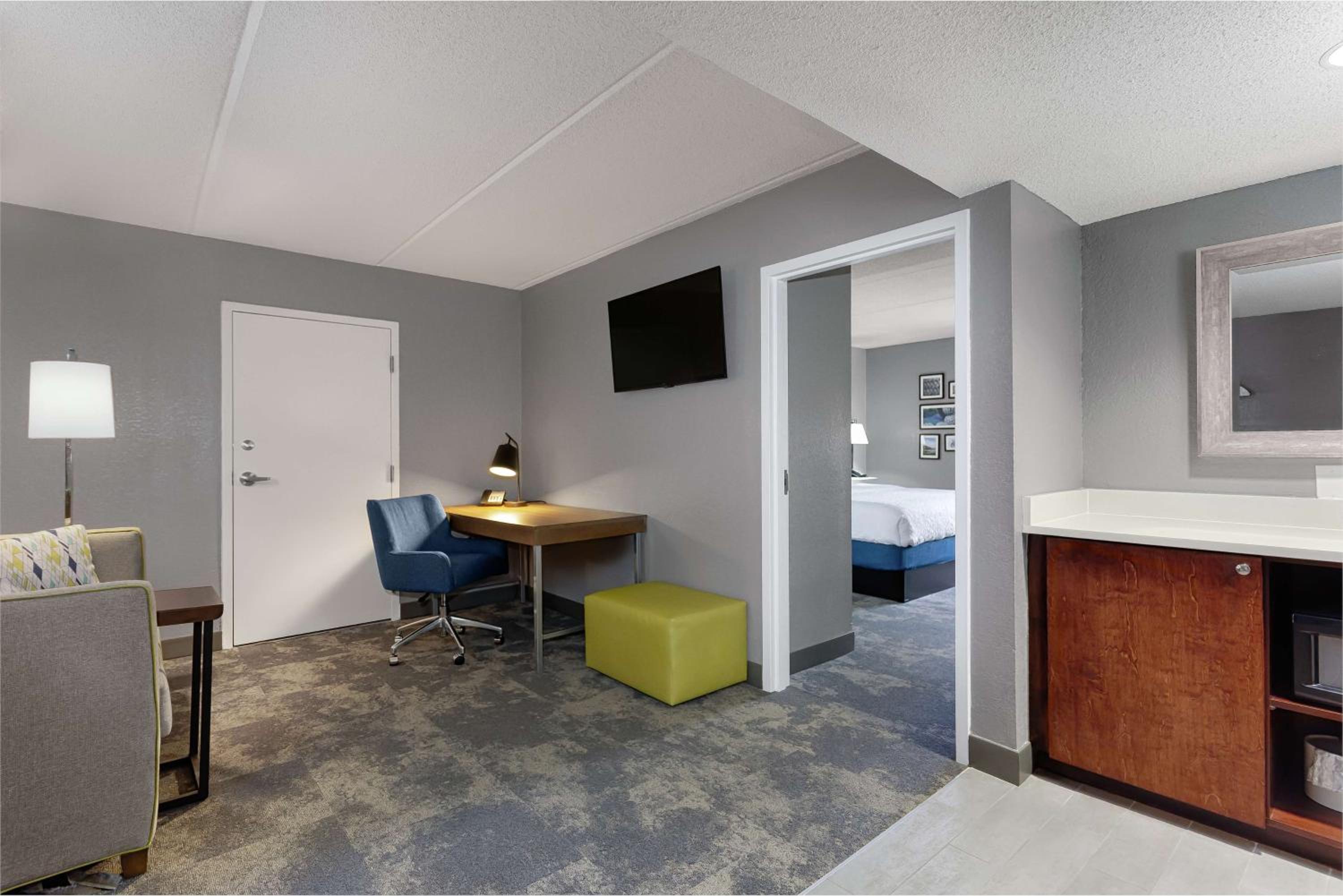 One-Bedroom King Suite - Non-Smoking - Photo 5