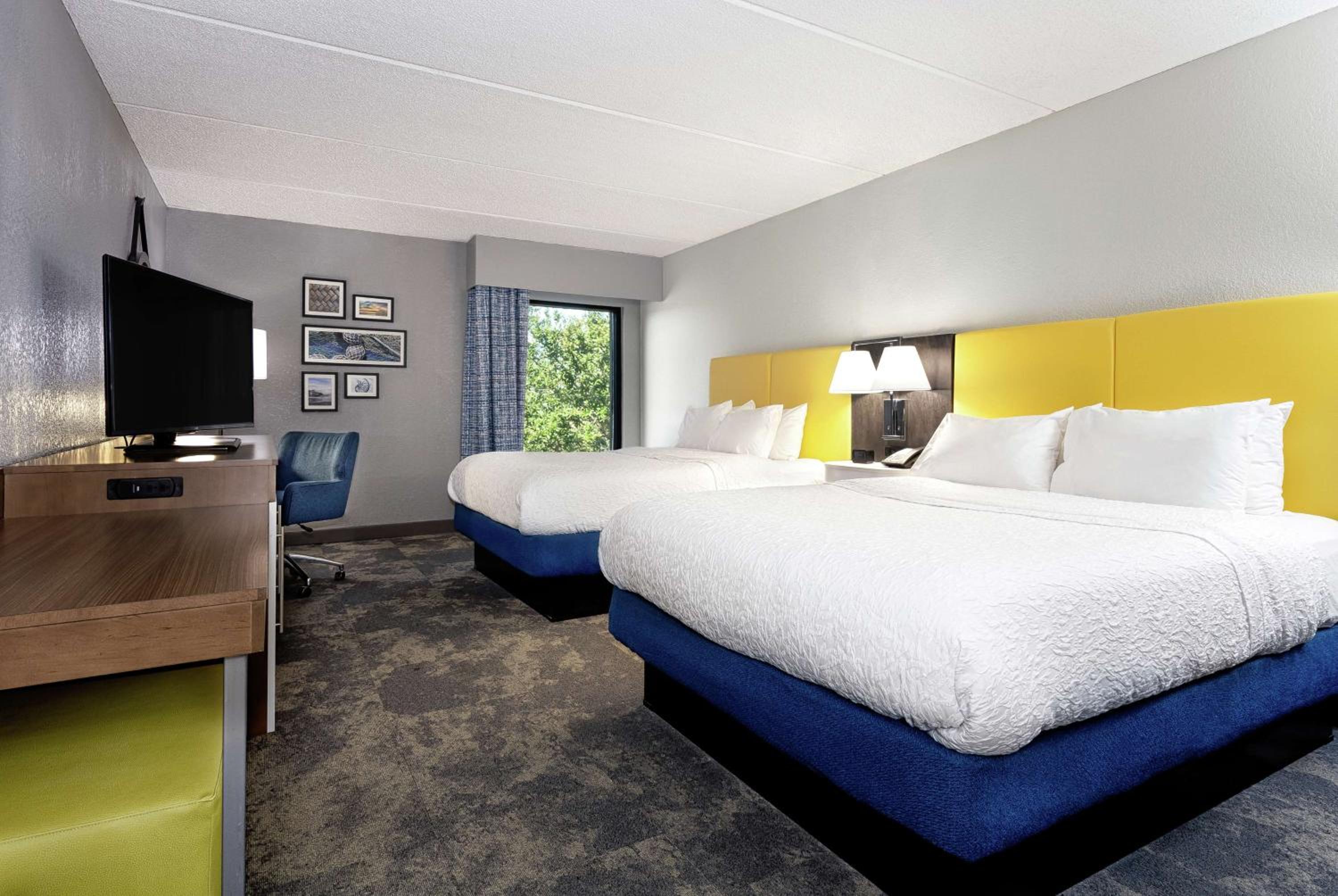 Room with Two Queen Beds - Non-Smoking - Photo 1