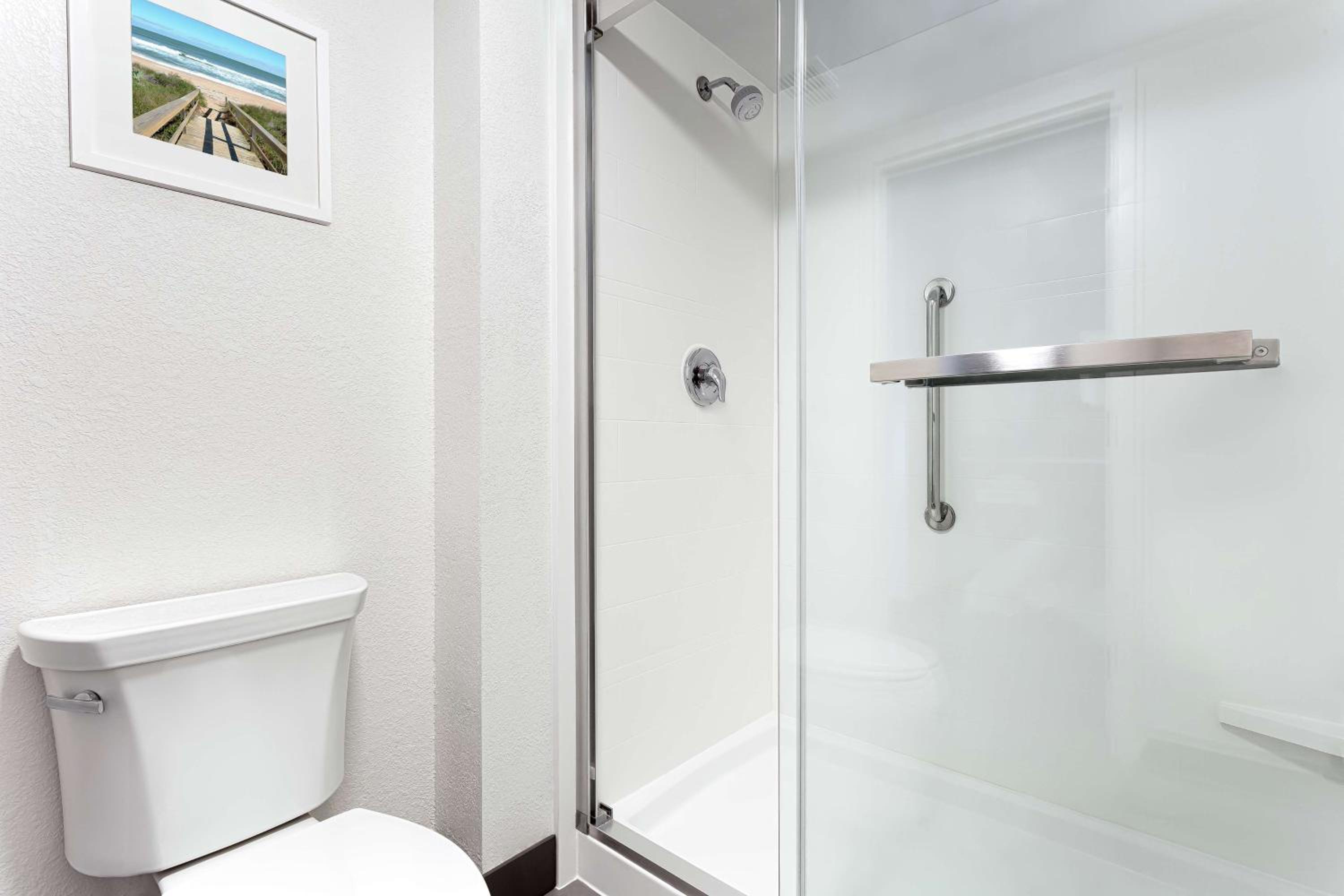 One-Bedroom King Suite - Non-Smoking - Photo 8