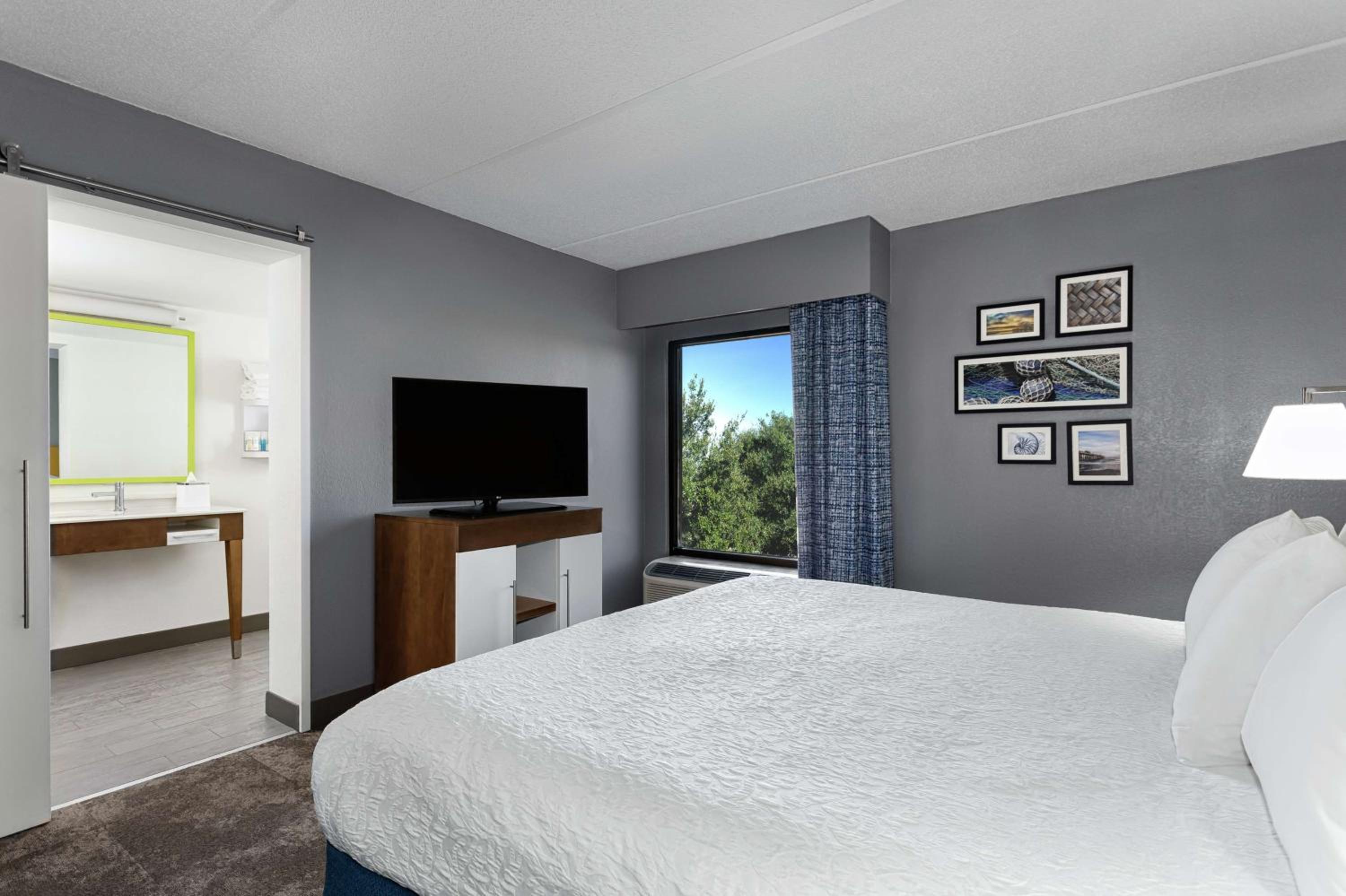 One-Bedroom King Suite - Non-Smoking - Photo 3