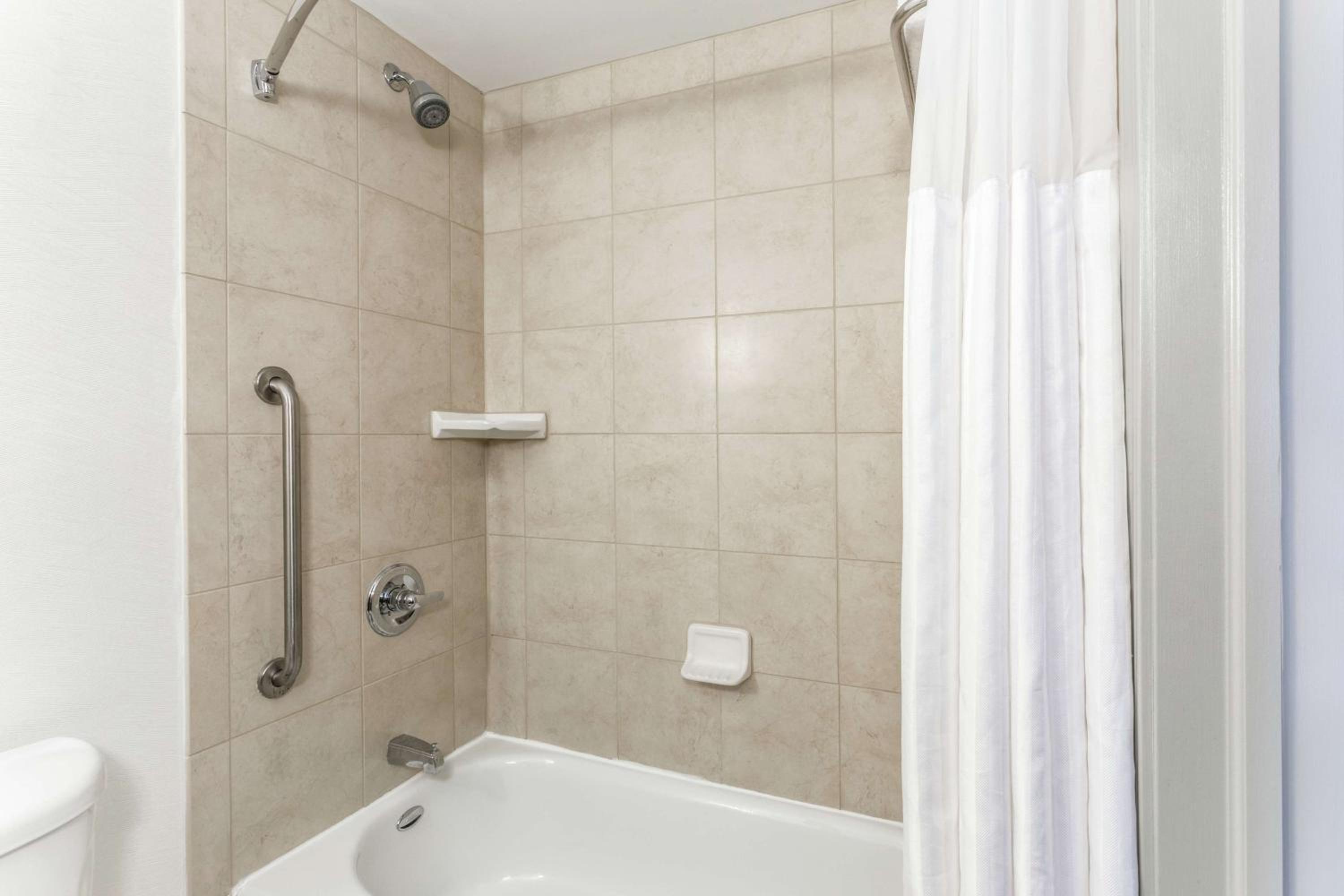 Standard King Room - Photo 4