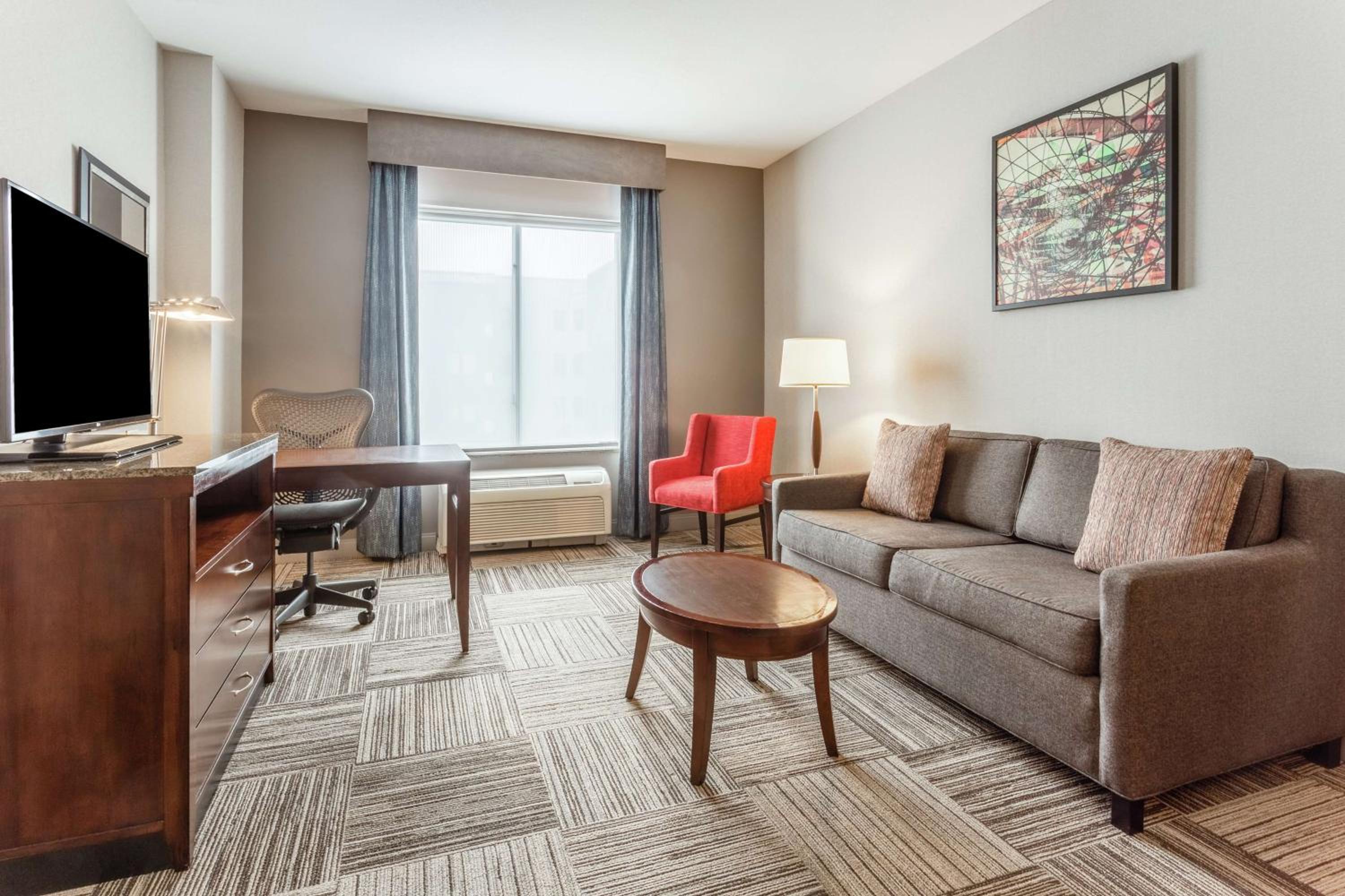 One-Bedroom King Suite with Walk-In Shower - Photo 3