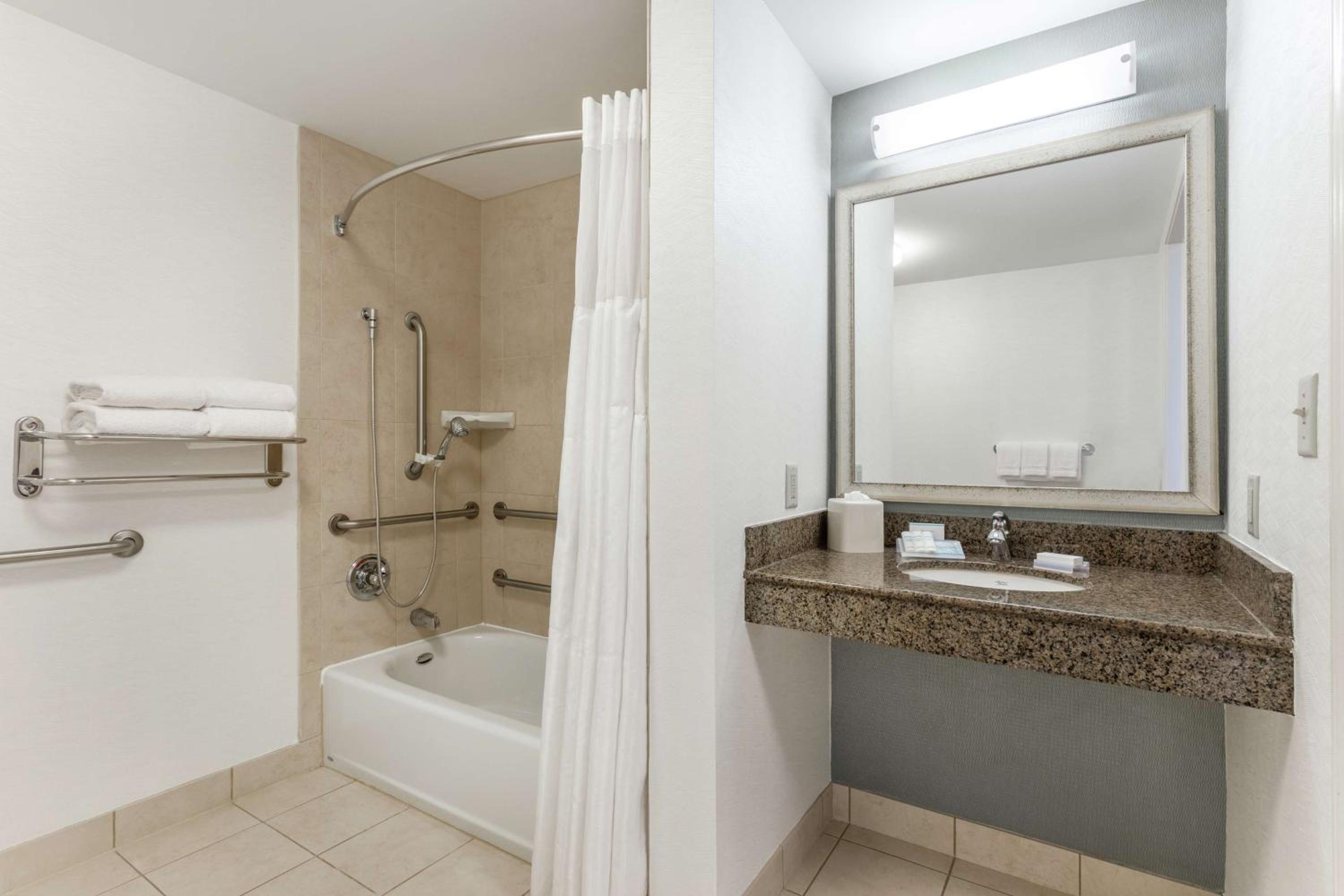 Queen Room with Two Queen Beds - Mobility and Hearing Access - Photo 4